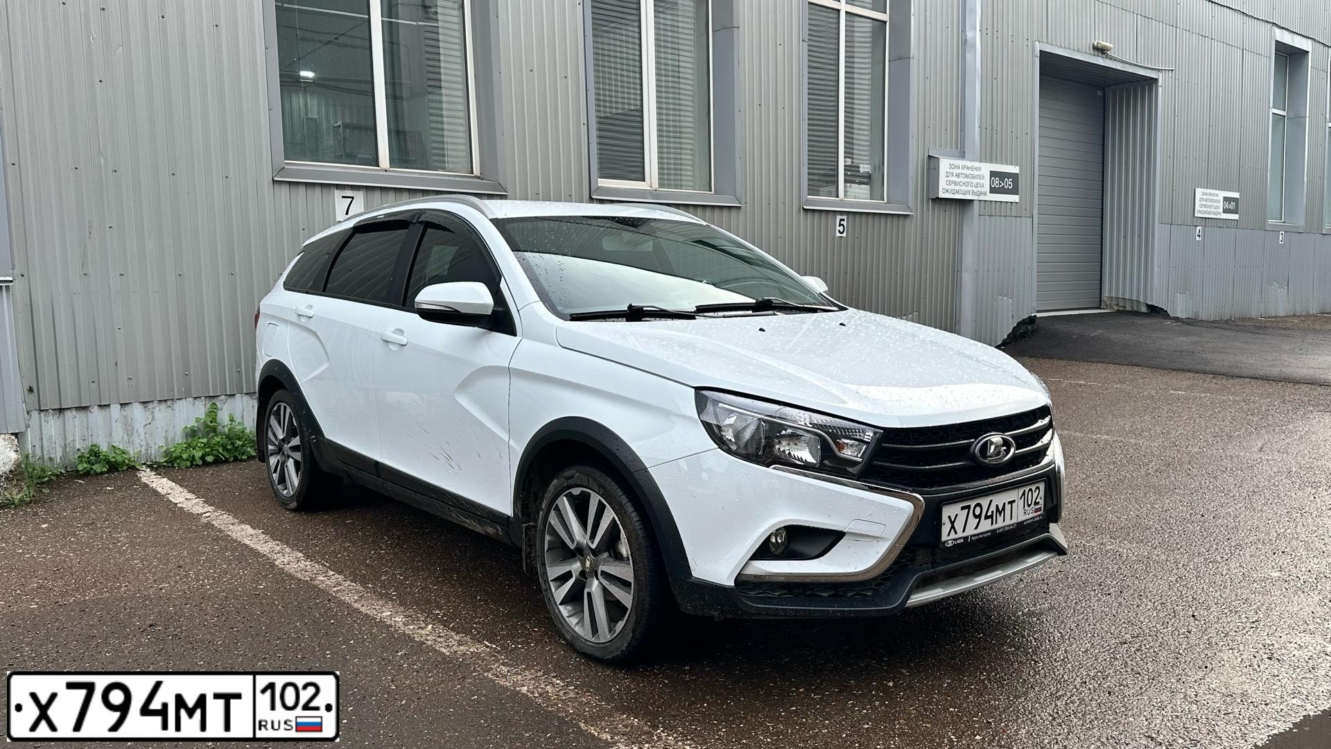Фото автомобиля LADA VESTA, 2018 — госномер Х794МТ102. Цвет: БЕЛЫЙ