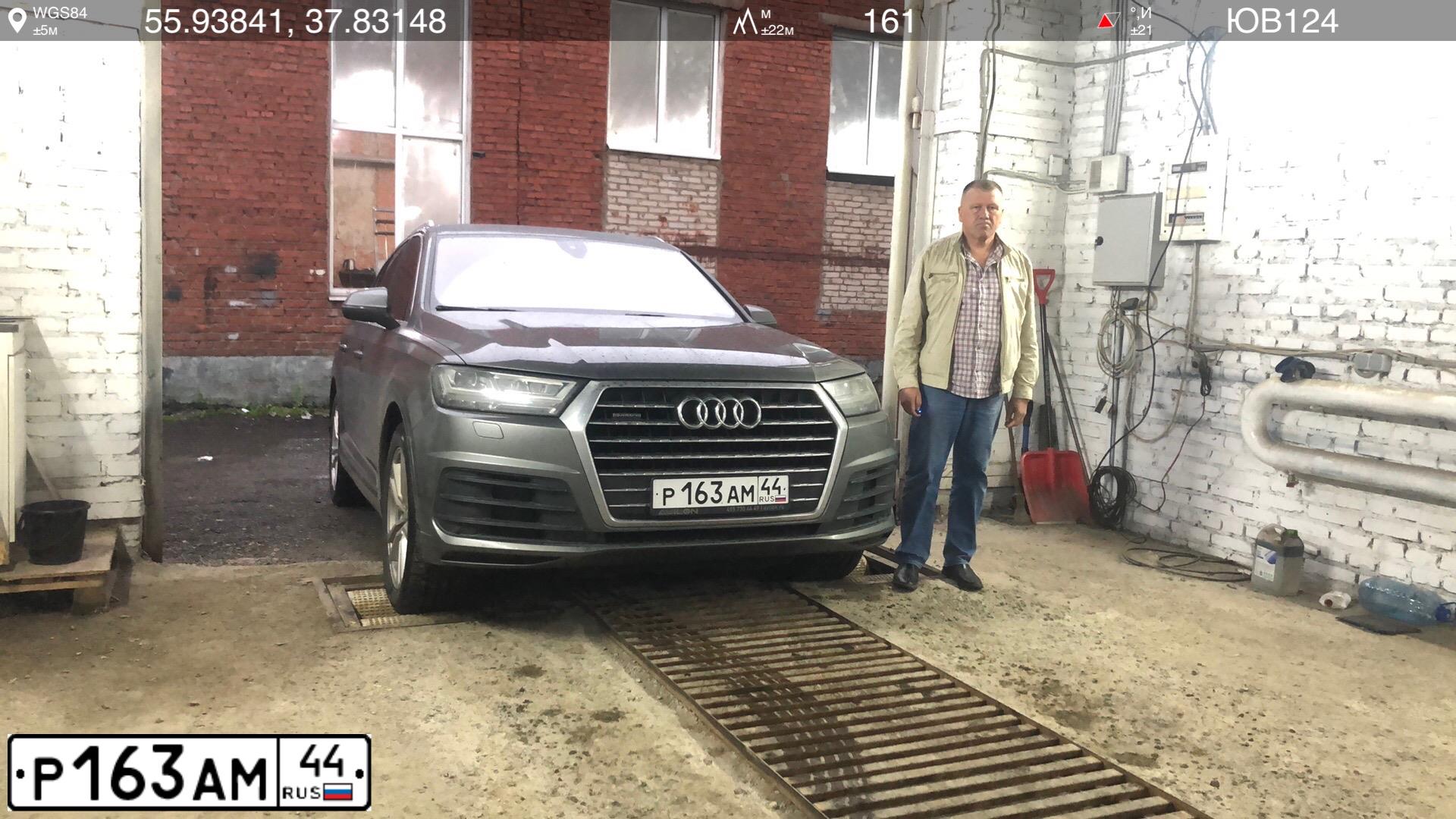 Фото автомобиля AUDI Q7, 2015 — госномер С060КА977. Цвет: СЕРЫЙ