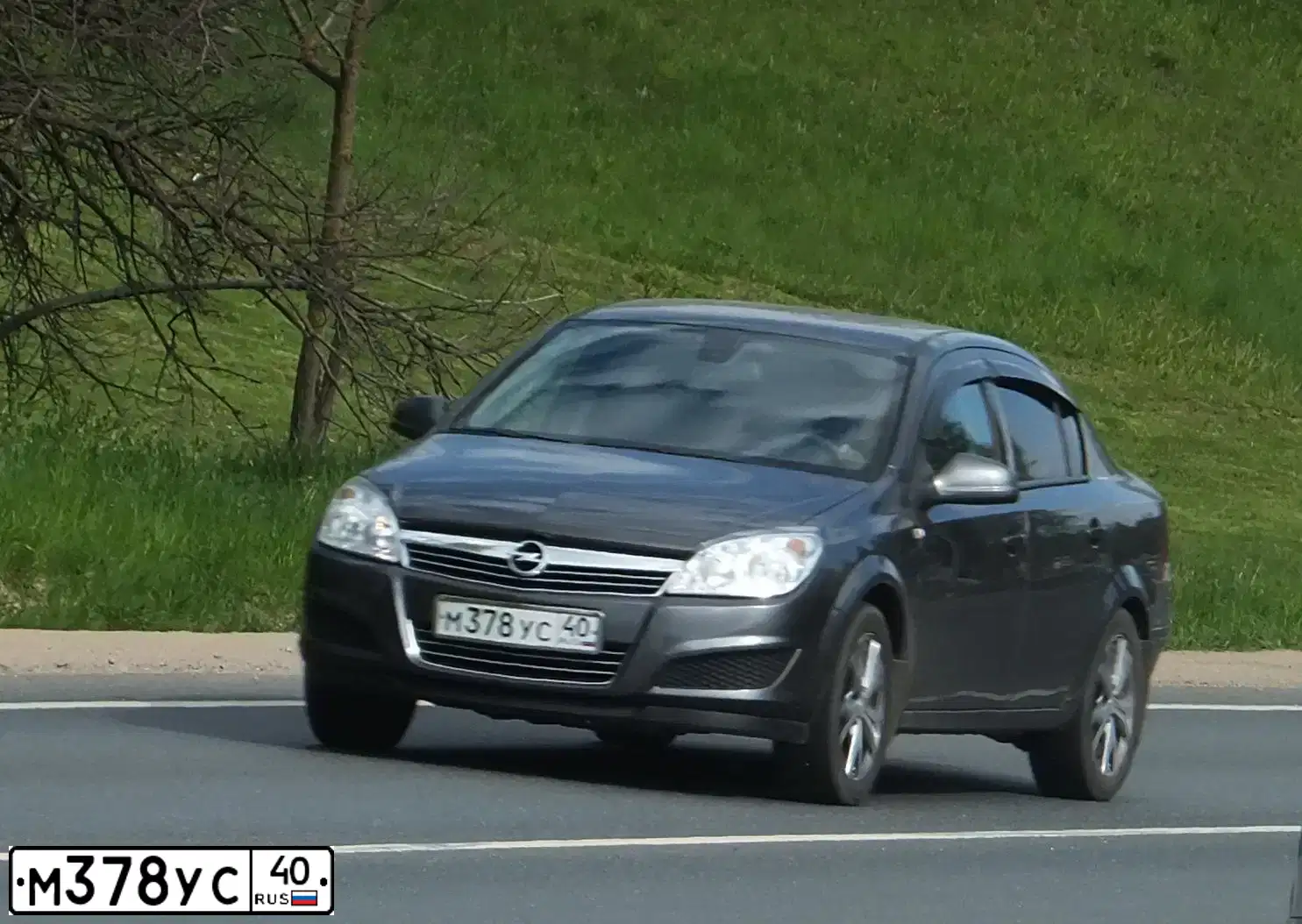 Фото автомобиля OPEL ASTRA, 2011 — госномер М378УС40. Цвет: ТЕМНО-СЕРЫЙ