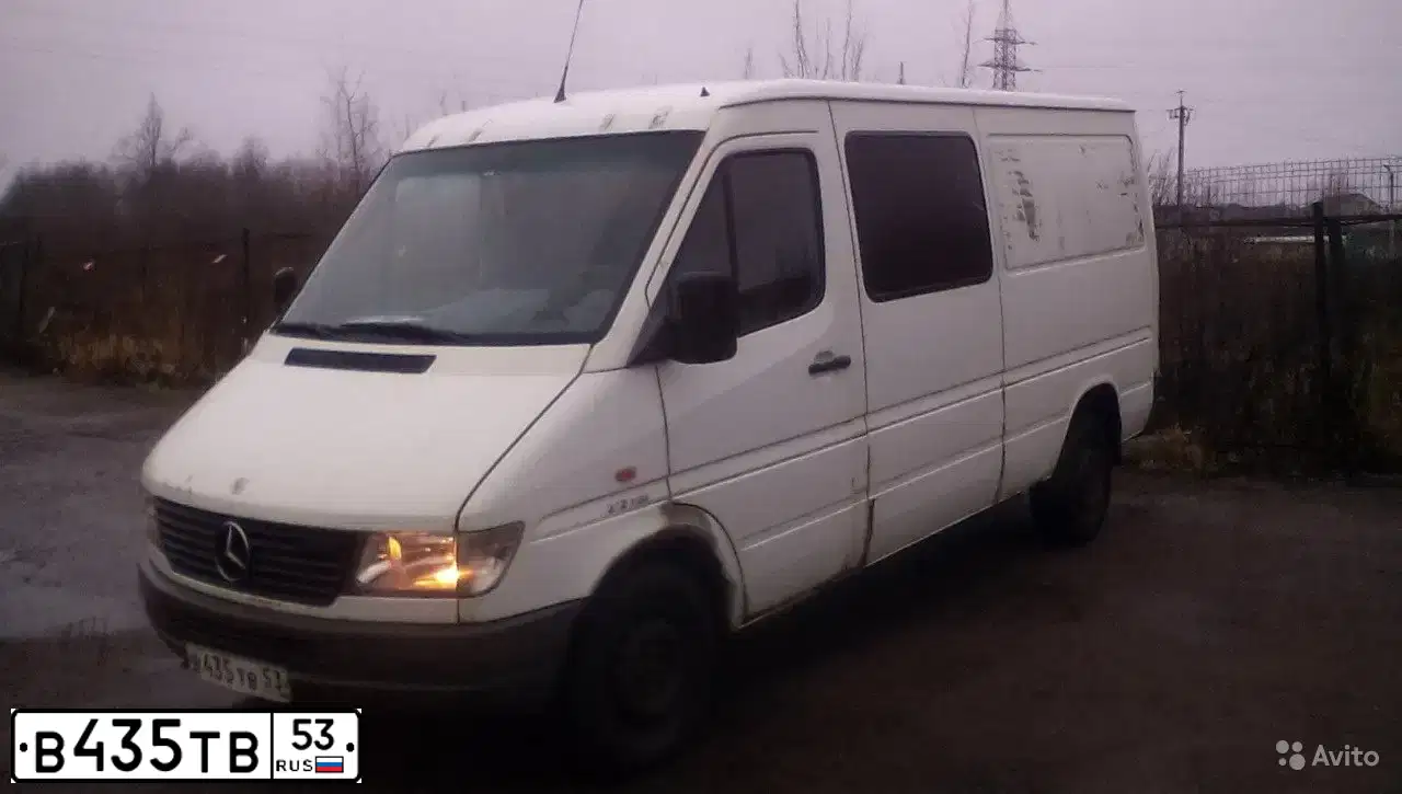 Фото автомобиля MERCEDES SPRINTER, 1998 — госномер М421АН750. Цвет: Белый