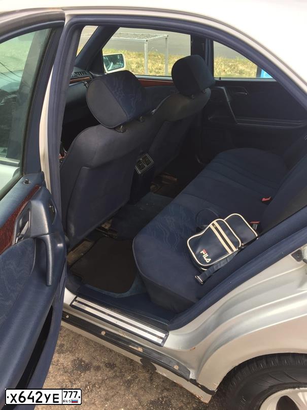 Фото автомобиля MERCEDES E-KLASSE, 1997 — госномер М020ХВ97. Цвет: СВЕТЛО-СЕРЫЙ