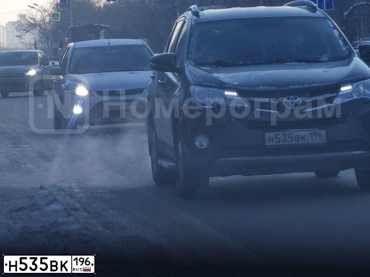 Фото автомобиля TOYOTA RAV4, 2014 — госномер Н060РМ196. Цвет: ТЕМНО-КОРИЧНЕВЫЙ