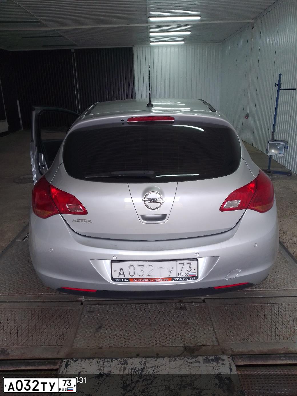 Фото автомобиля OPEL ASTRA, 2012 — госномер В886МК156