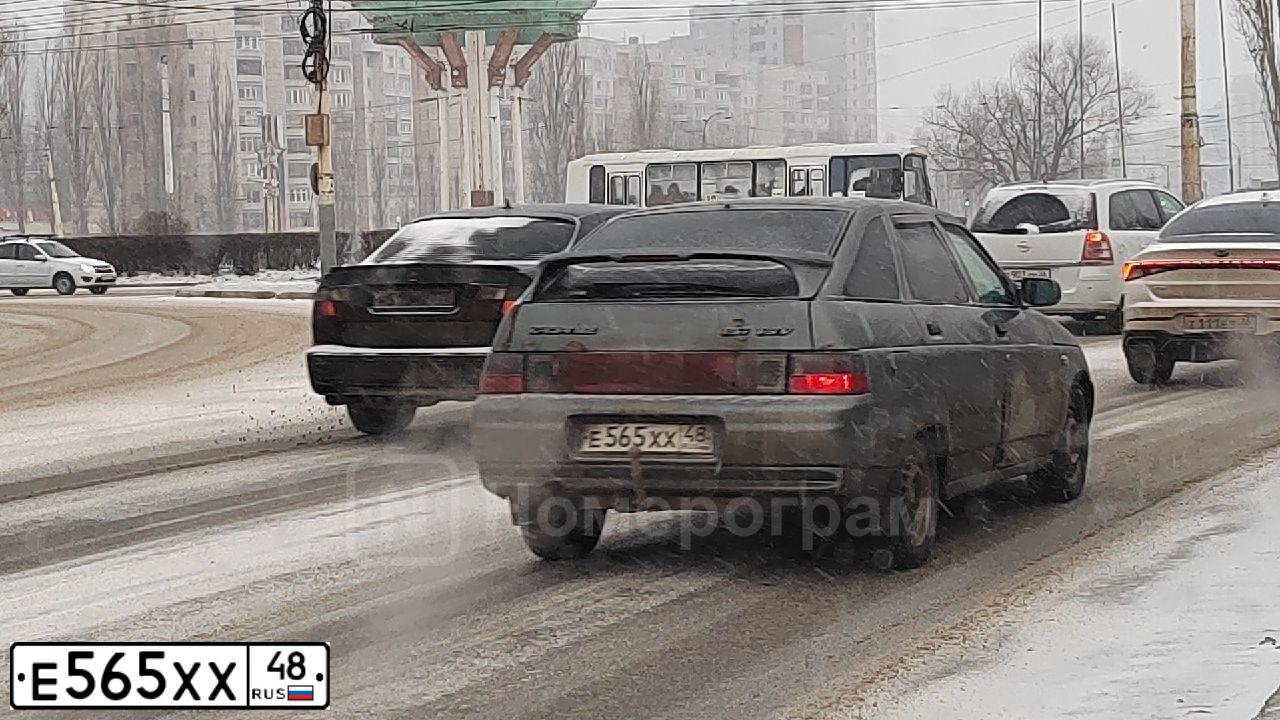 Фото автомобиля LADA 2112, 2008 — госномер Р725СХ11. Цвет: СРЕДНИЙ СЕРО-ЗЕЛЕНЫЙ МЕТ.
