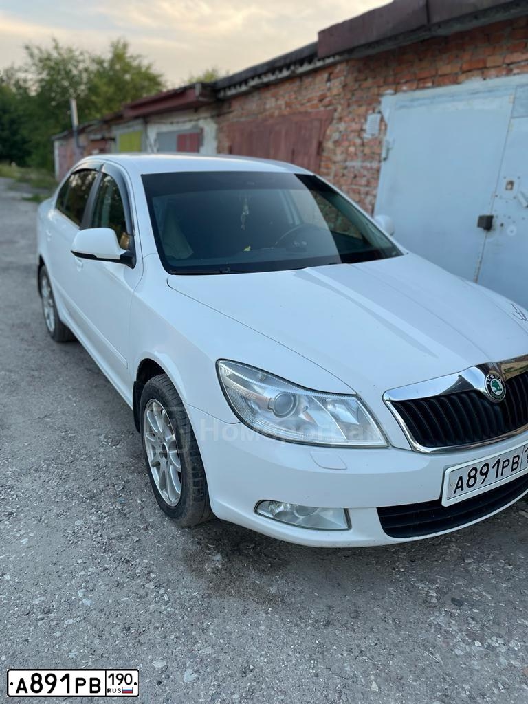 Фото автомобиля SKODA OCTAVIA, 2011 — госномер А891РВ190. Цвет: БЕЛЫЙ