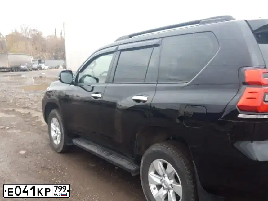 Фото автомобиля TOYOTA LANDCRUISER, 2018 — госномер К833РМ35. Цвет: ЧЕРНЫЙ
