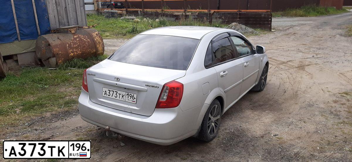 Фото автомобиля DAEWOO GENTRA, 2014 — госномер Е944ОН186. Цвет: Серебристый