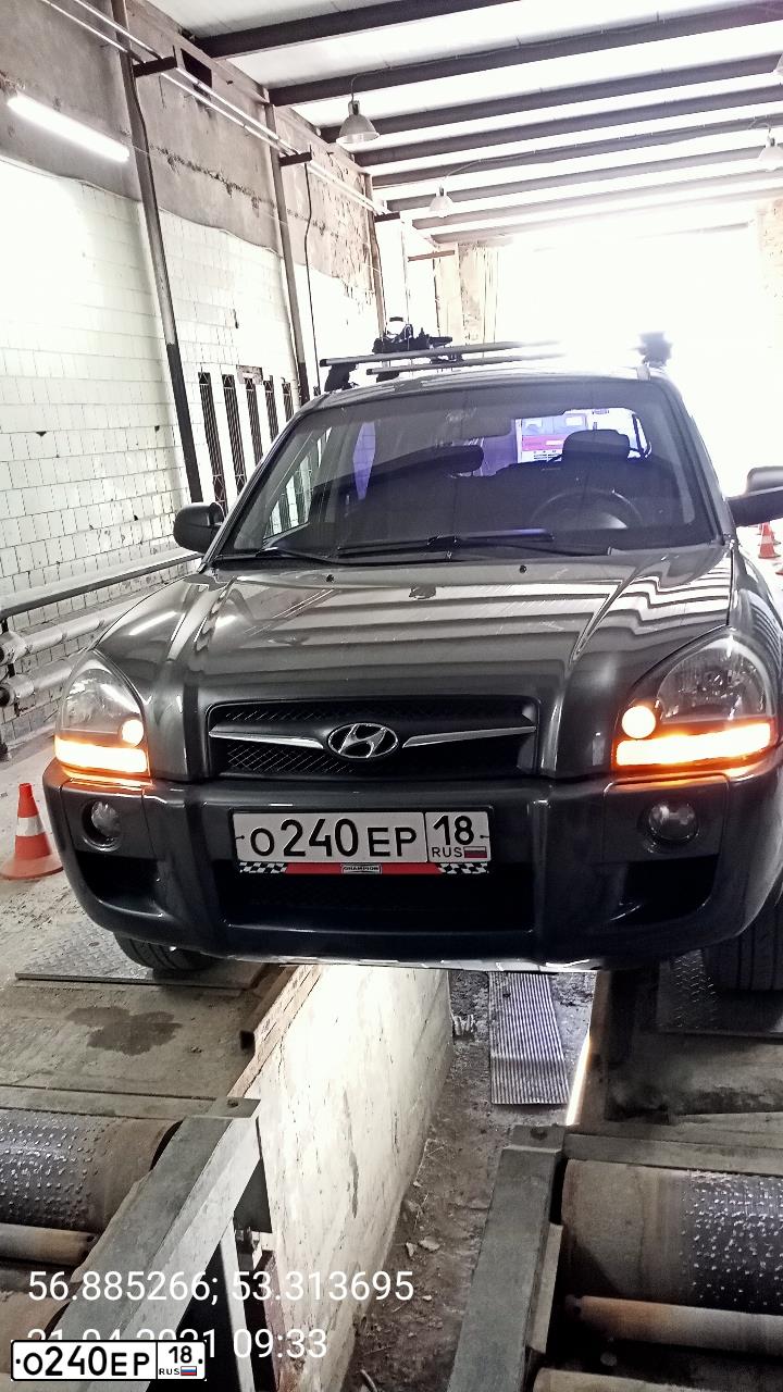 Фото автомобиля HYUNDAI TUCSON, 2008 — госномер Н107СТ196. Цвет: темно-серый