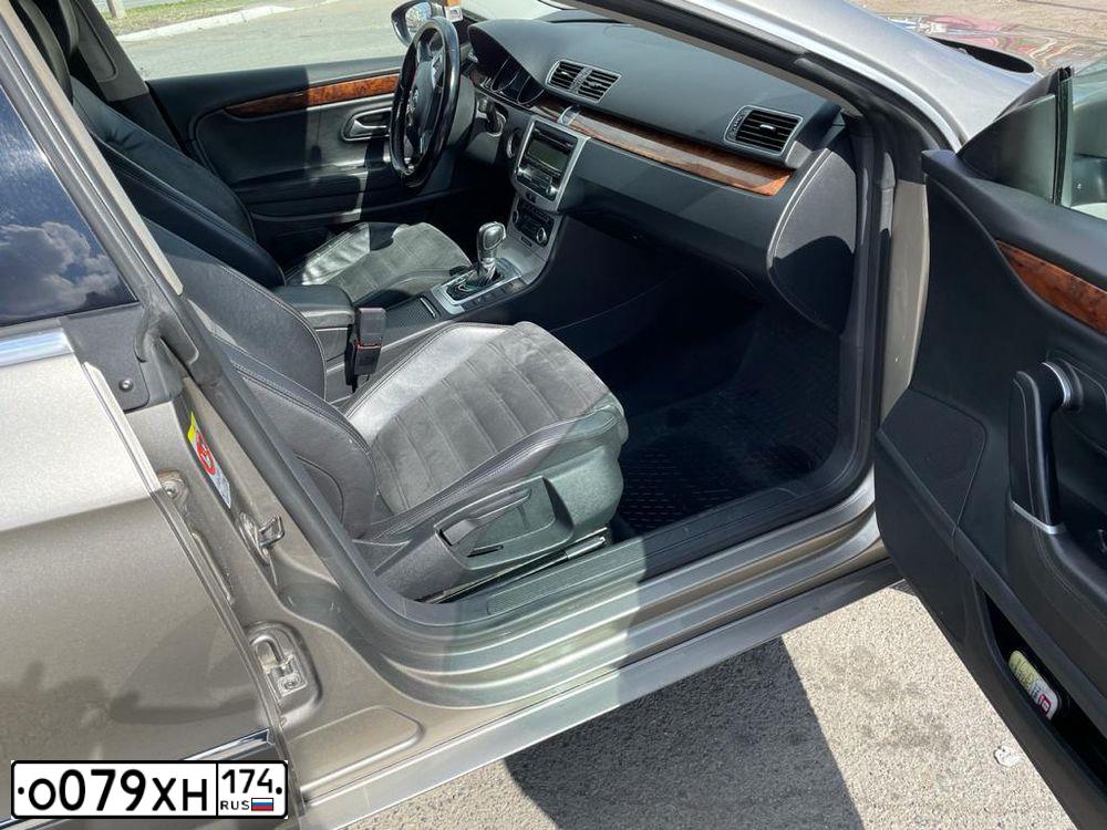 Фото автомобиля VOLKSWAGEN CC, 2011 — госномер Е795АР152. Цвет: БЕЖЕВО-СЕРЫЙ