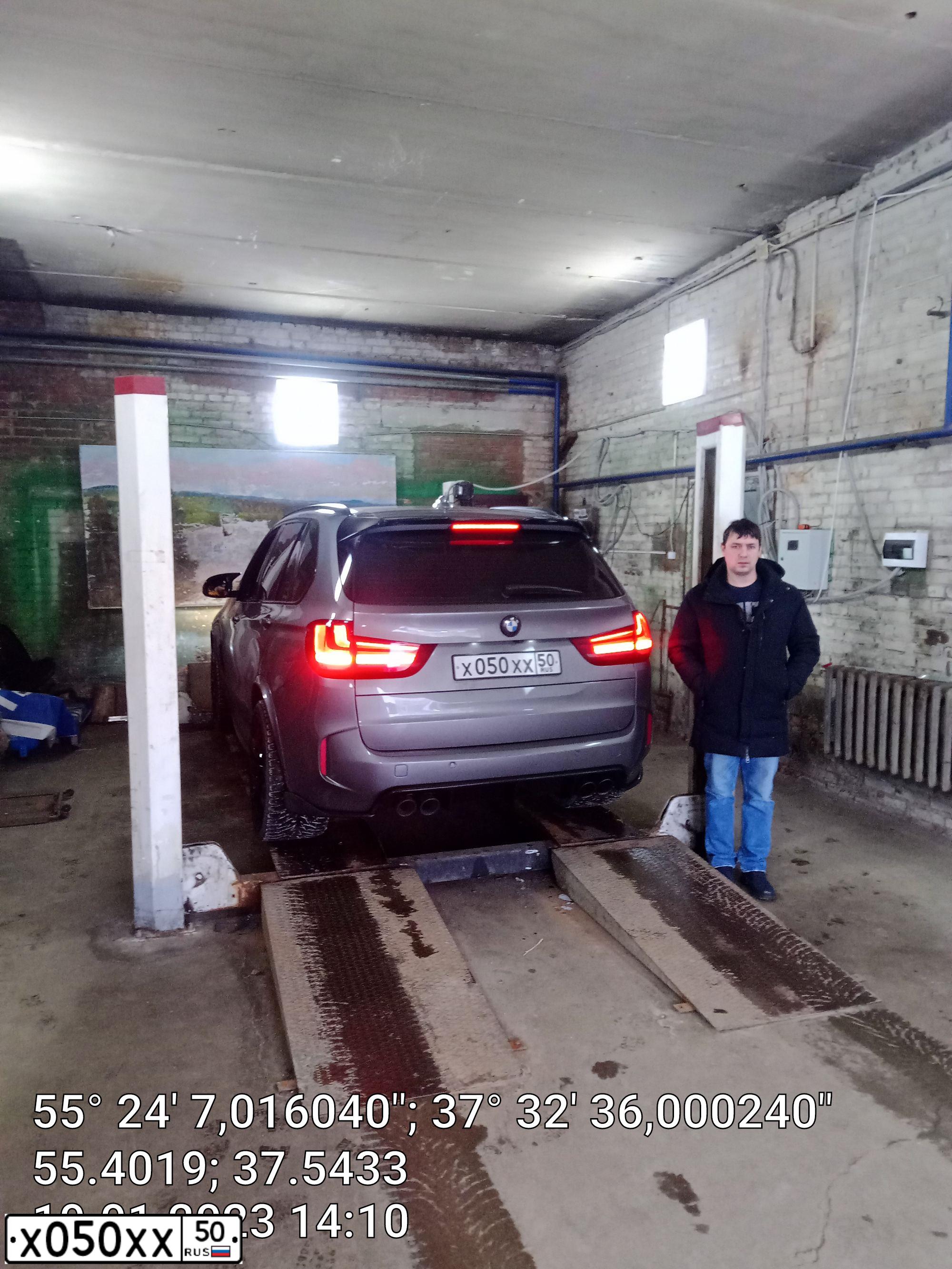 Фото автомобиля ГАЗ 3110, 2000 — госномер Х050ХХ50. Цвет: СИНИЙ