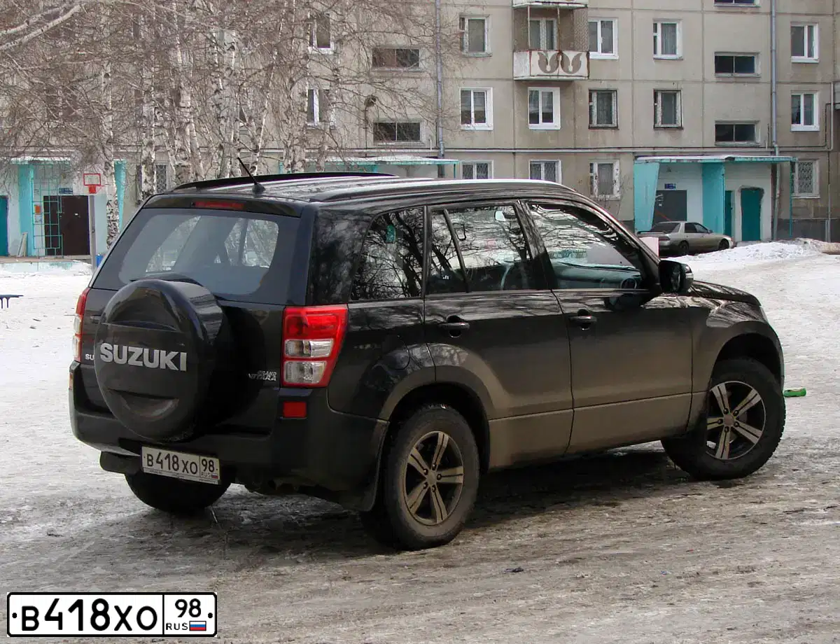 Фото автомобиля SUZUKI /GRAND/ VITARA, 2010 — госномер В418ХО98. Цвет: ЧЕРНЫЙ