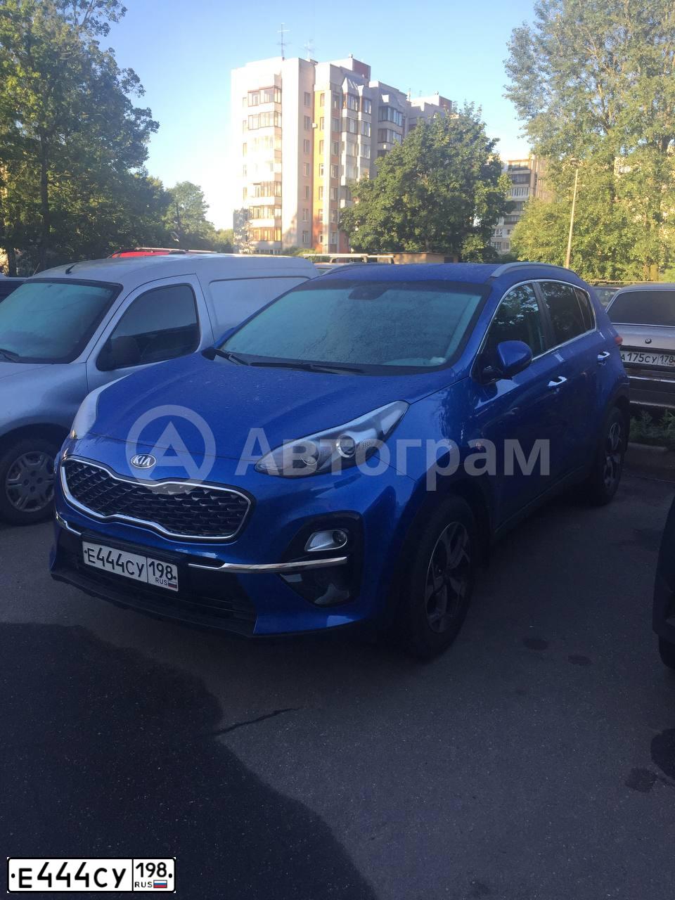 Фото автомобиля KIA SPORTAGE, 2020 — госномер Е444СУ198. Цвет: СИНИЙ