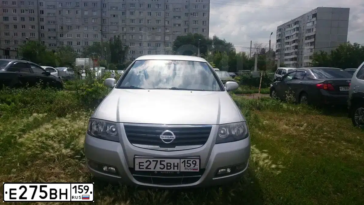 Фото автомобиля NISSAN ALMERA, 2010 — госномер Т353ХЕ55. Цвет: Серебристый