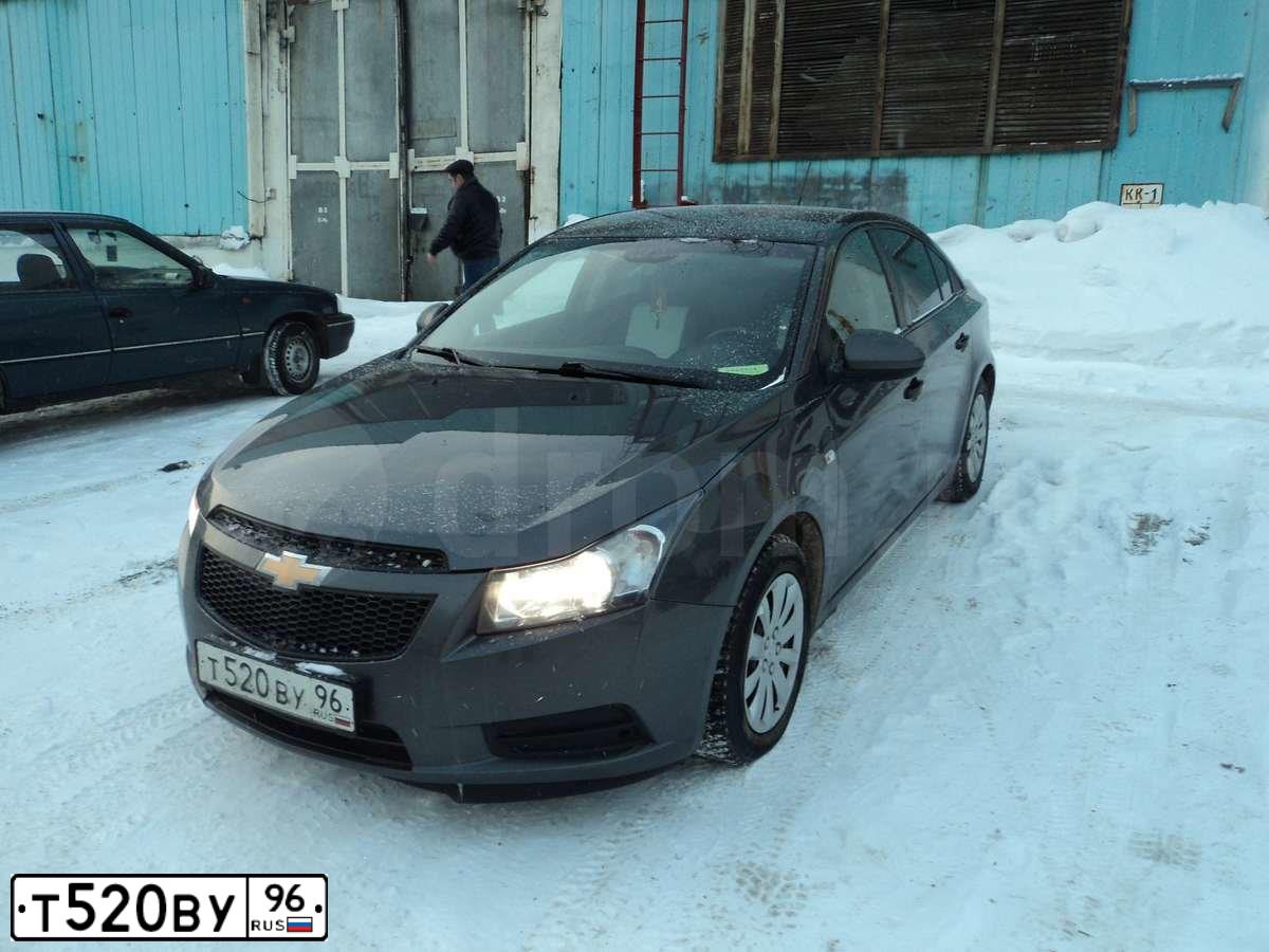 Фото автомобиля CHEVROLET CRUZE, 2011 — госномер У235ВЕ774. Цвет: СЕРЫЙ МЕТАЛЛИК