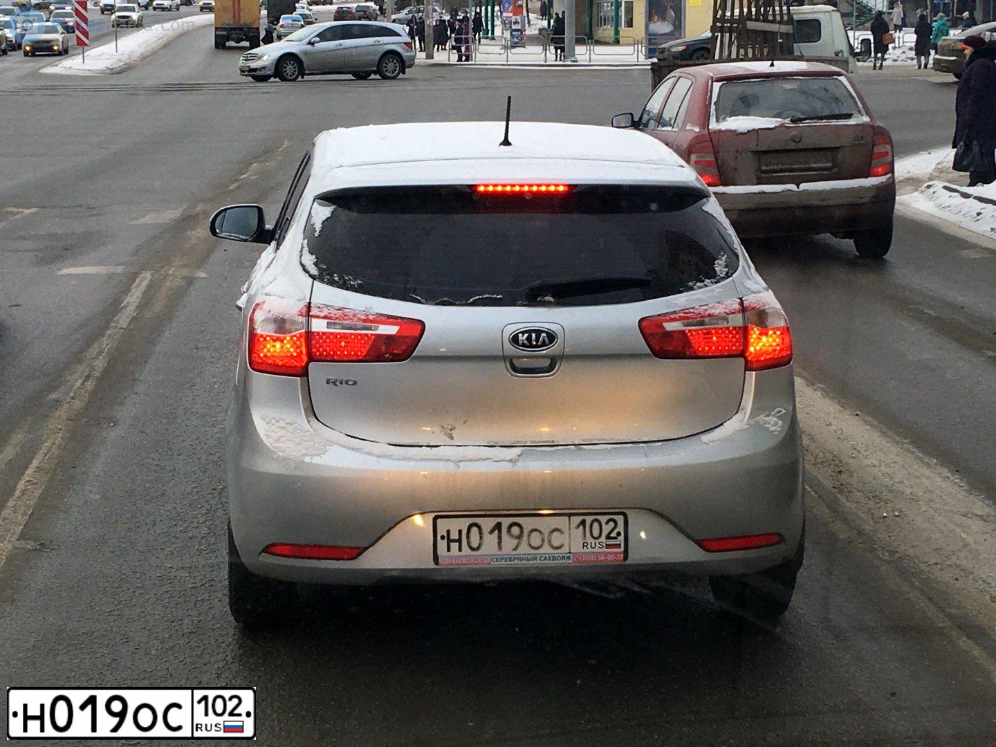 Фото автомобиля KIA RIO, 2012 — госномер Н019ОС102. Цвет: серебристый