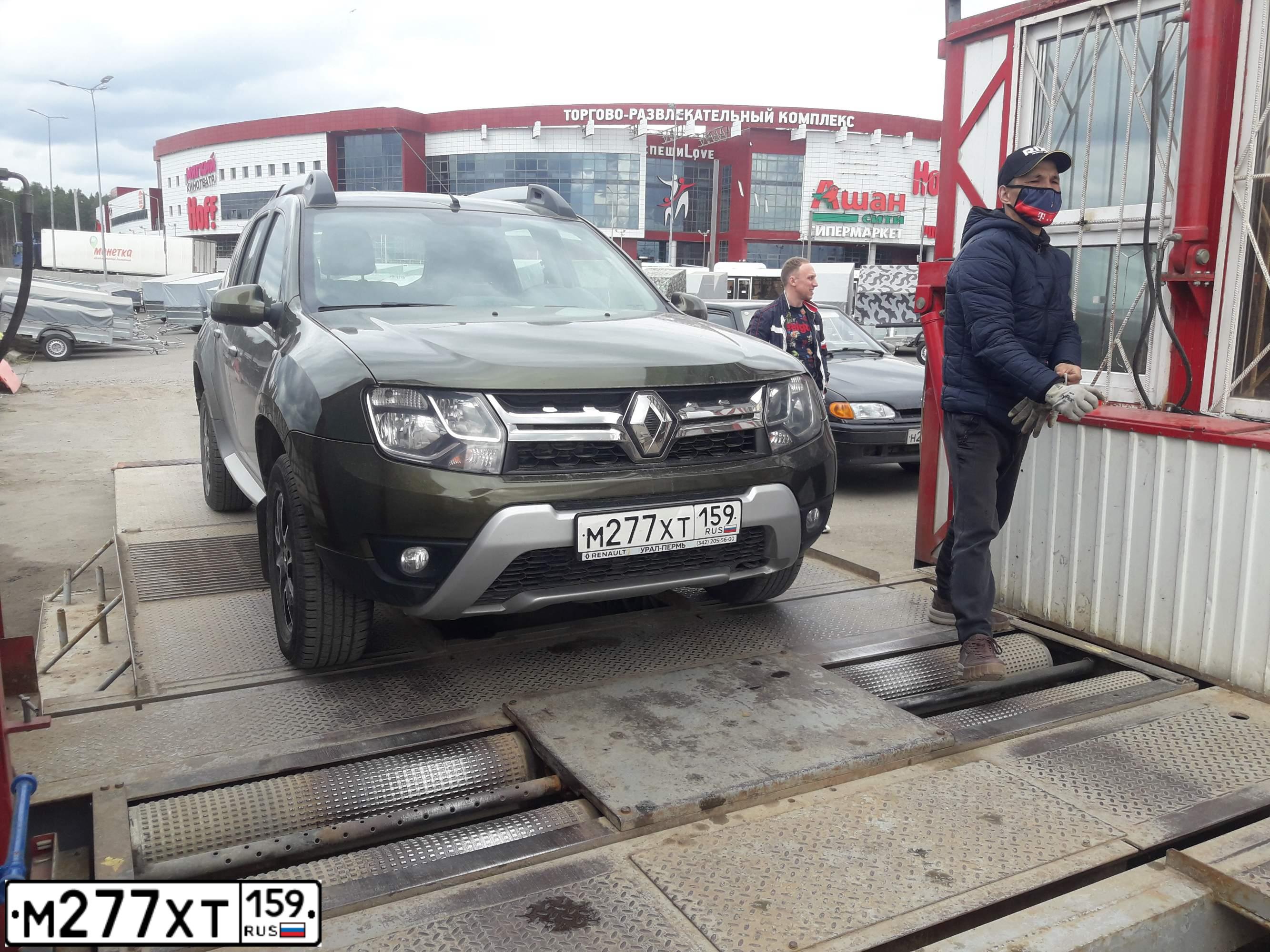 Фото автомобиля RENAULT DUSTER, 2020 — госномер М277ХТ159. Цвет: ЗЕЛЕНЫЙ