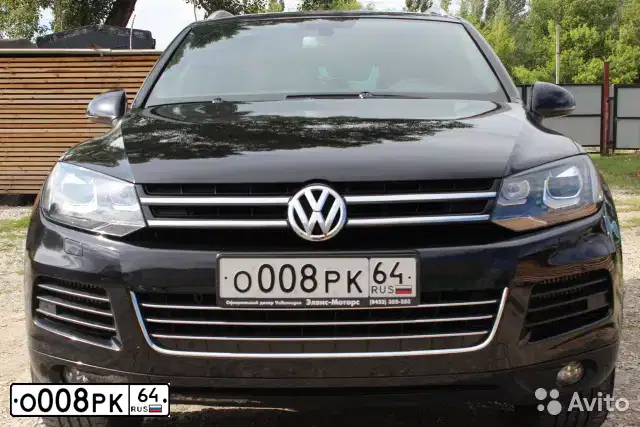 Фото автомобиля VOLKSWAGEN TOUAREG, 2011 — госномер О008РК64. Цвет: ЧЕРНЫЙ