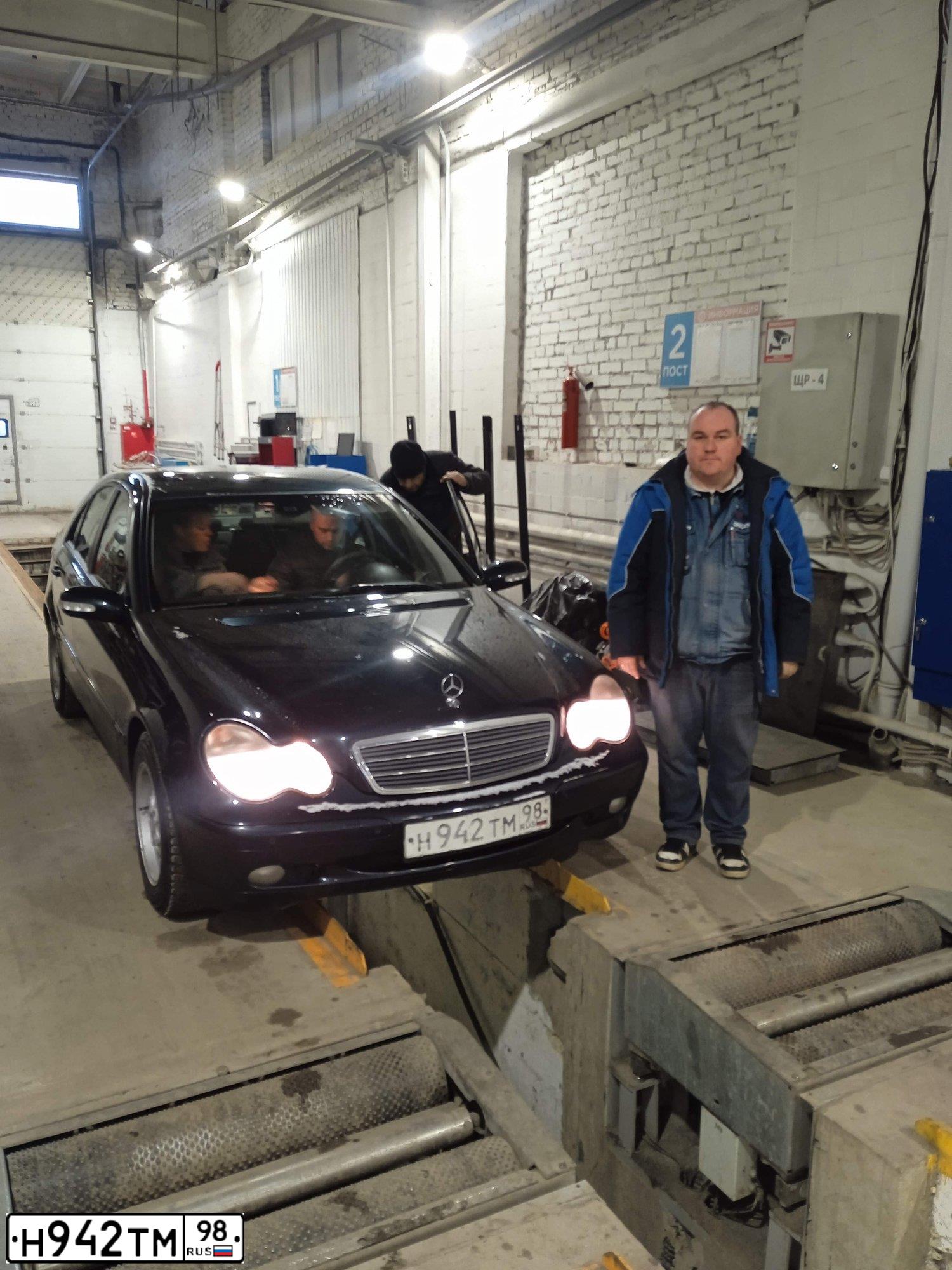 Фото автомобиля MERCEDES-BENZ C-CLASS, 2003 — госномер Р112РН198. Цвет: ЧЕРНЫЙ