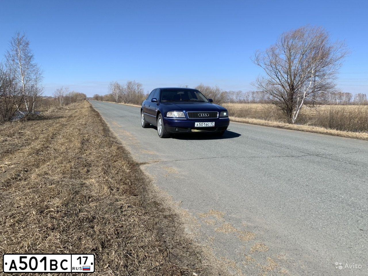 Фото автомобиля AUDI A8, 1999 — госномер Е127СВ124. Цвет: СИНИЙ