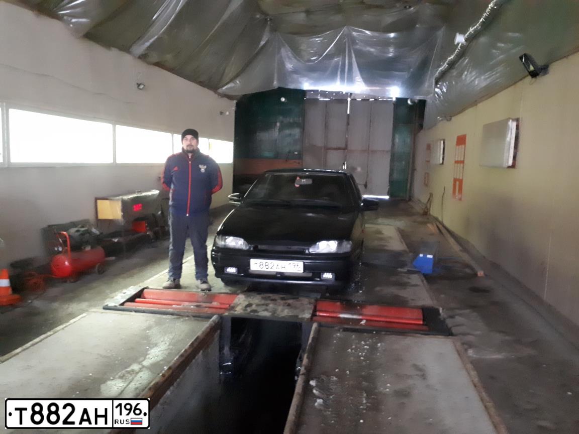 Фото автомобиля LADA 2113 SAMARA, 2008 — госномер Т882АН196. Цвет: ЧЕРНЫЙ