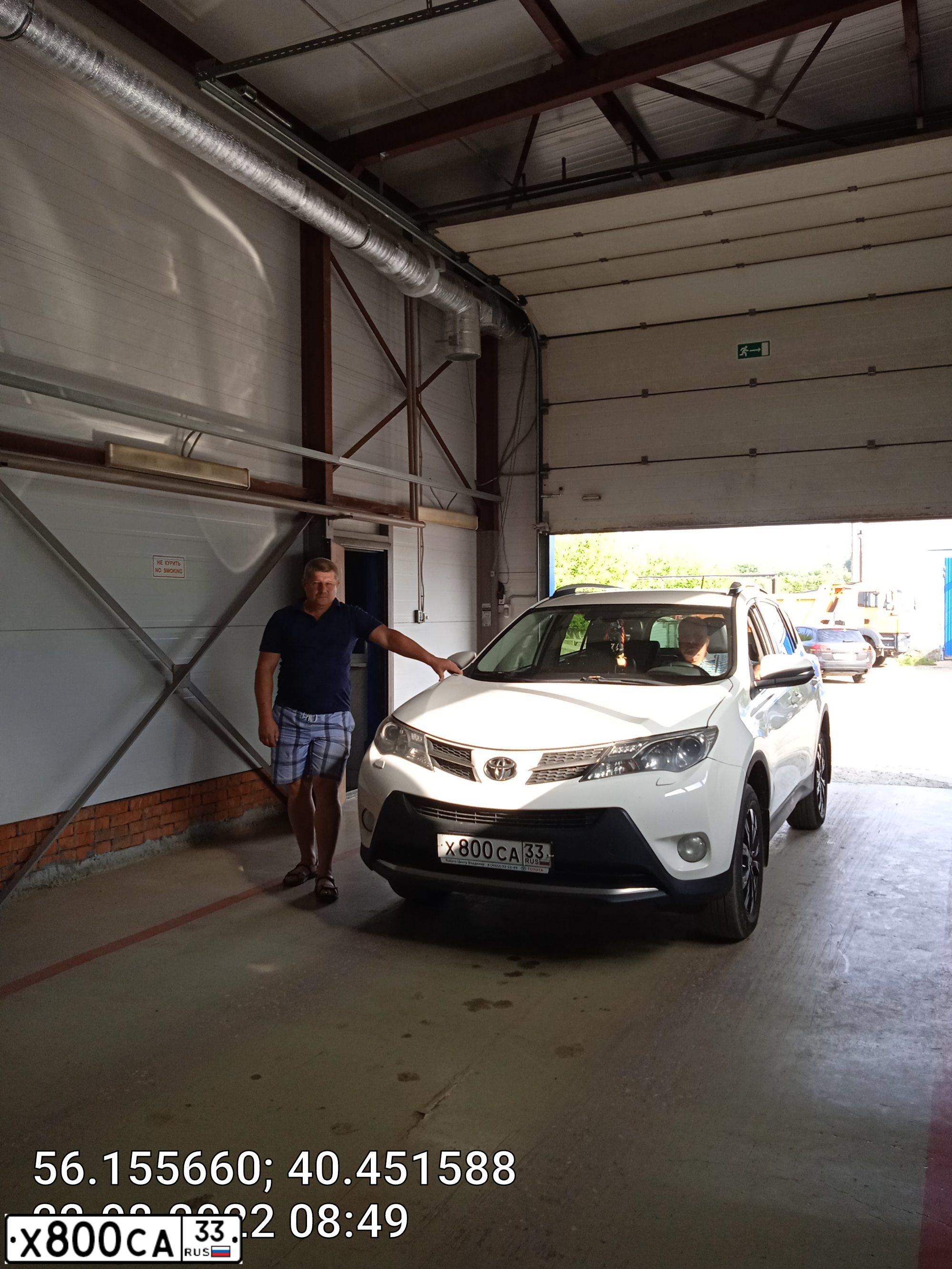 Фото автомобиля TOYOTA RAV4, 2013 — госномер Х800СА33. Цвет: Белый