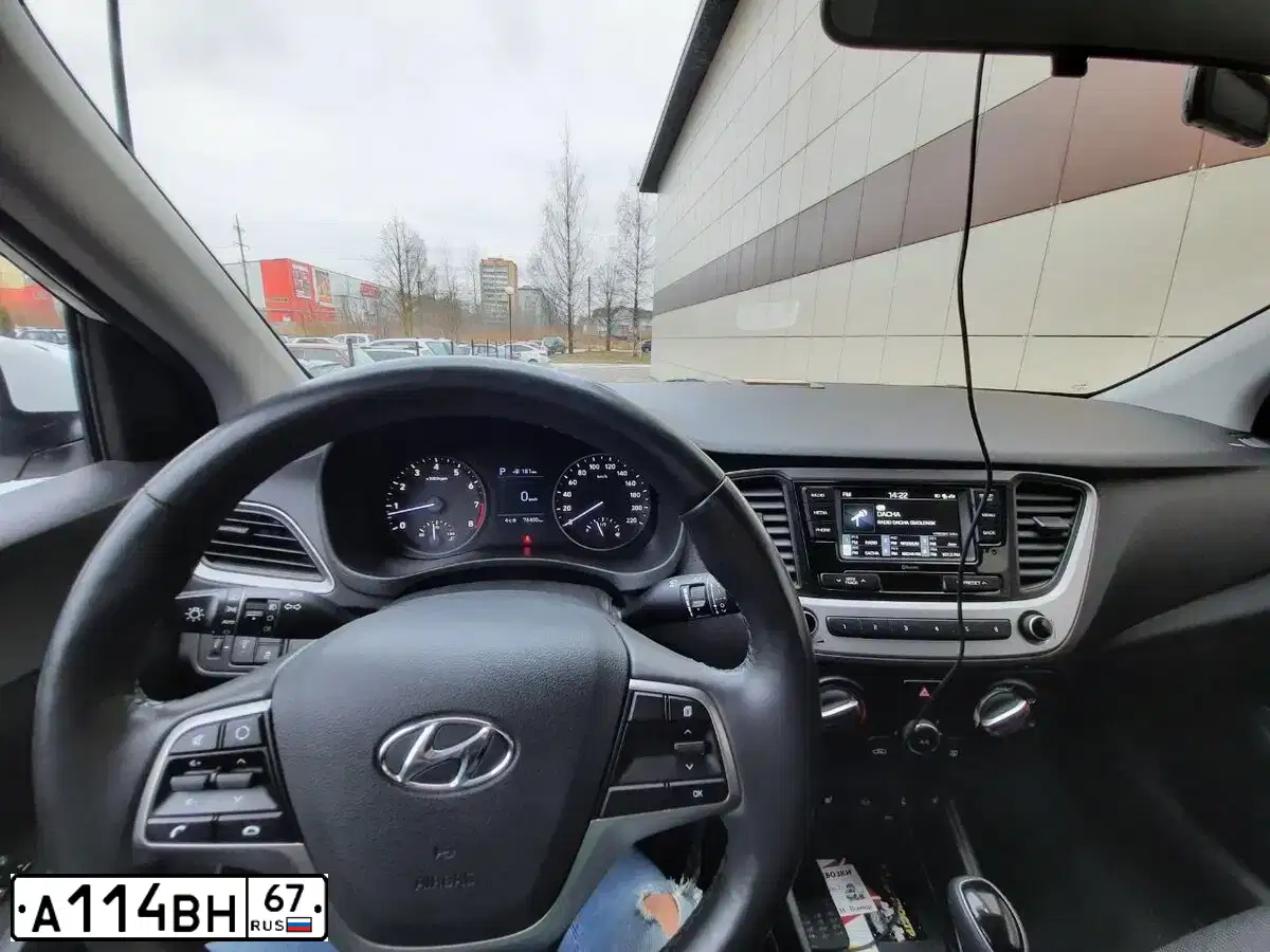 Фото автомобиля HYUNDAI SOLARIS, 2017 — госномер А114ВН67. Цвет: Белый