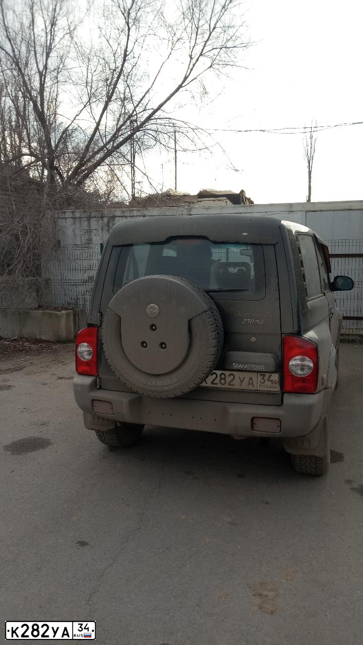 Фото автомобиля SSANGYONG KORANDO, 2002 — госномер К282УА34. Цвет: ЧЕРНЫЙ