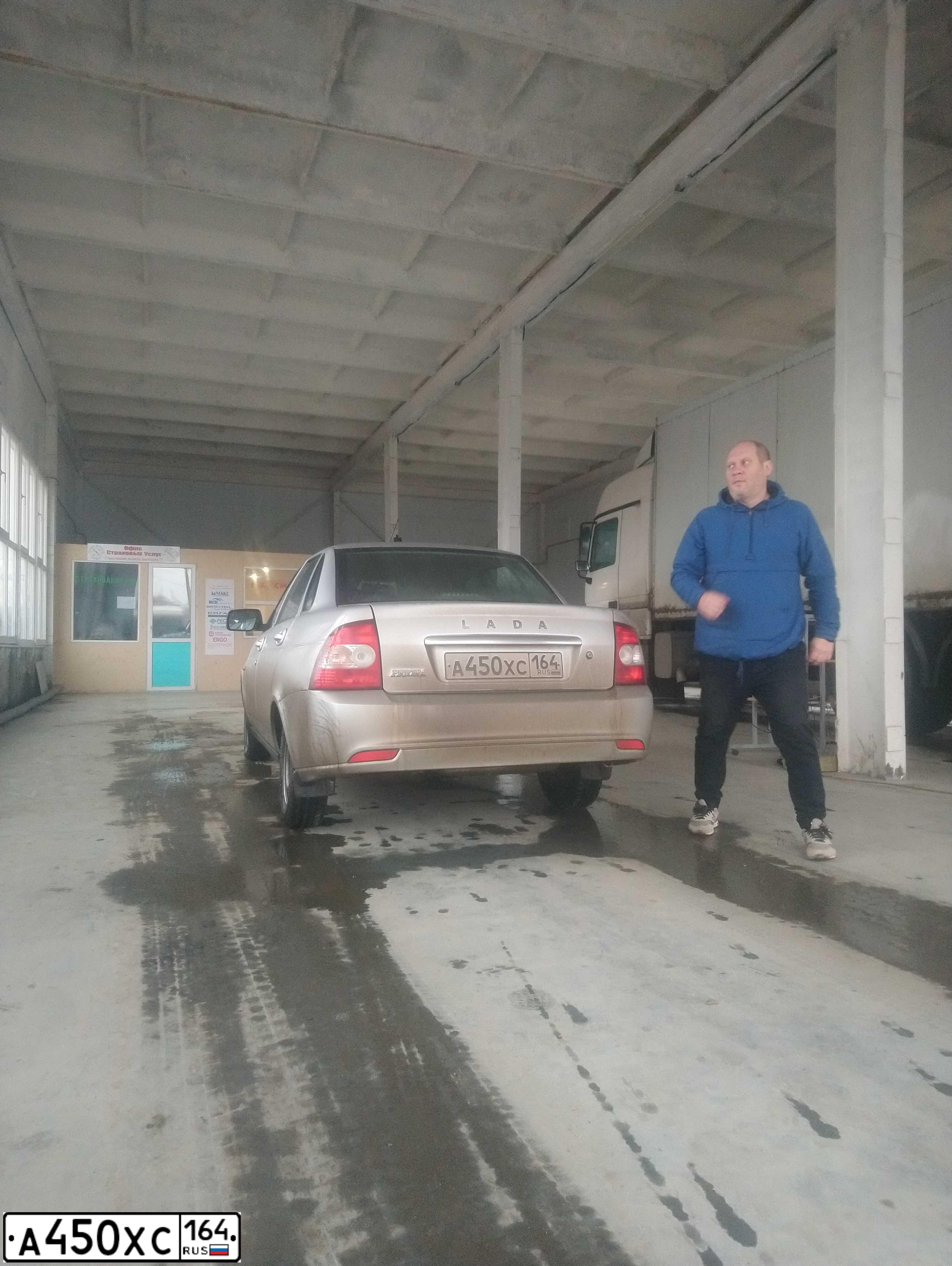 Фото автомобиля LADA 2170 PRIORA, 2018 — госномер А450ХС164. Цвет: СВЕТЛО-СЕРЕБРИСТЫЙ МЕТАЛЛ