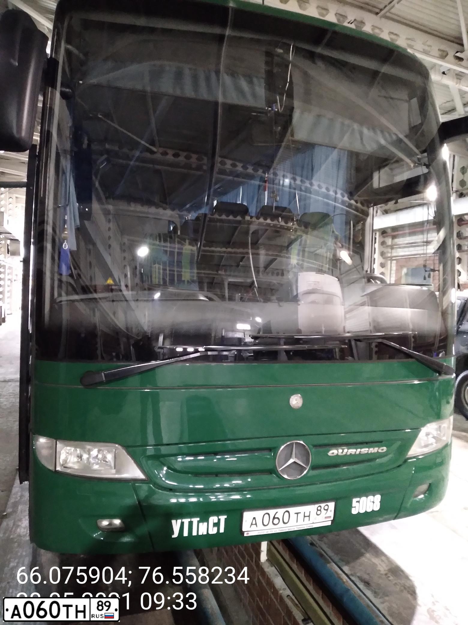 Фото автомобиля MERCEDES O 350 TOURISMO, 2012 — госномер А060ТН89. Цвет: ЗЕЛЕНЫЙ