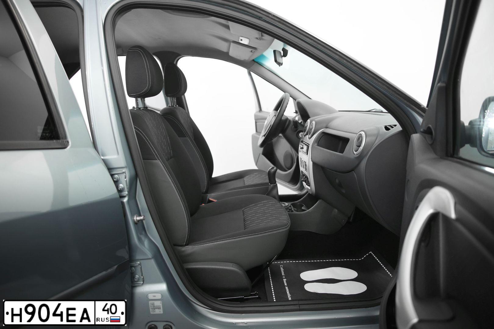 Фото автомобиля FORD Focus III, 2012 — госномер Н904ЕА40