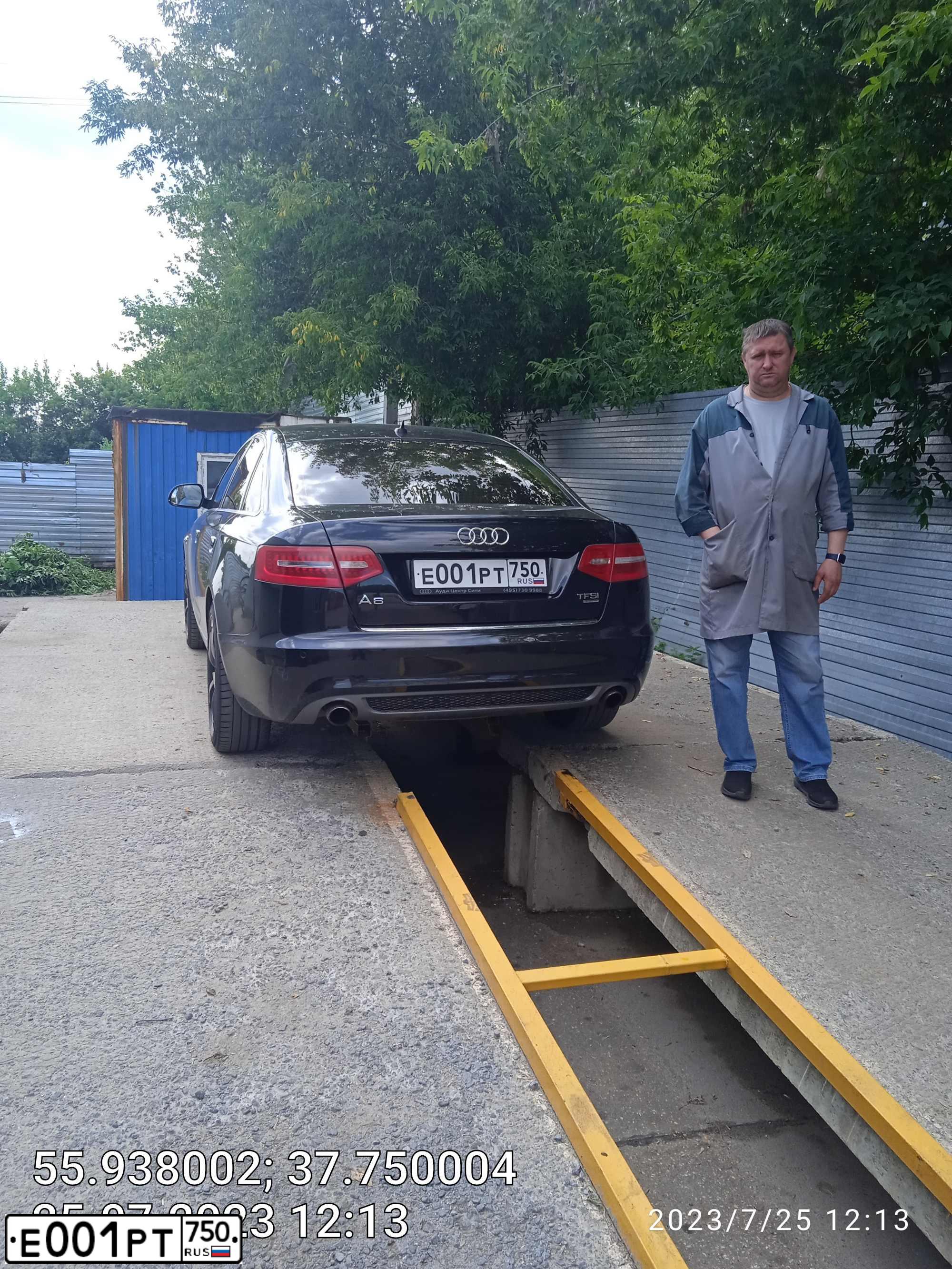 Фото автомобиля TOYOTA CAMRY, 2015 — госномер Р425РО05. Цвет: ЧЕРНЫЙ МЕТАЛЛИК