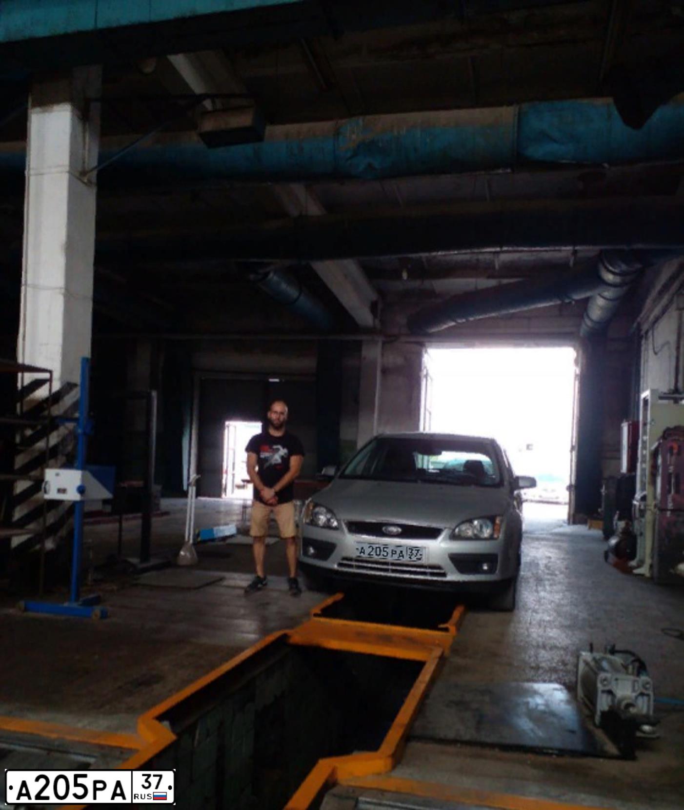 Фото автомобиля FORD FOCUS, 2005 — госномер А205РА37. Цвет: СЕРЕБРИСТЫЙ