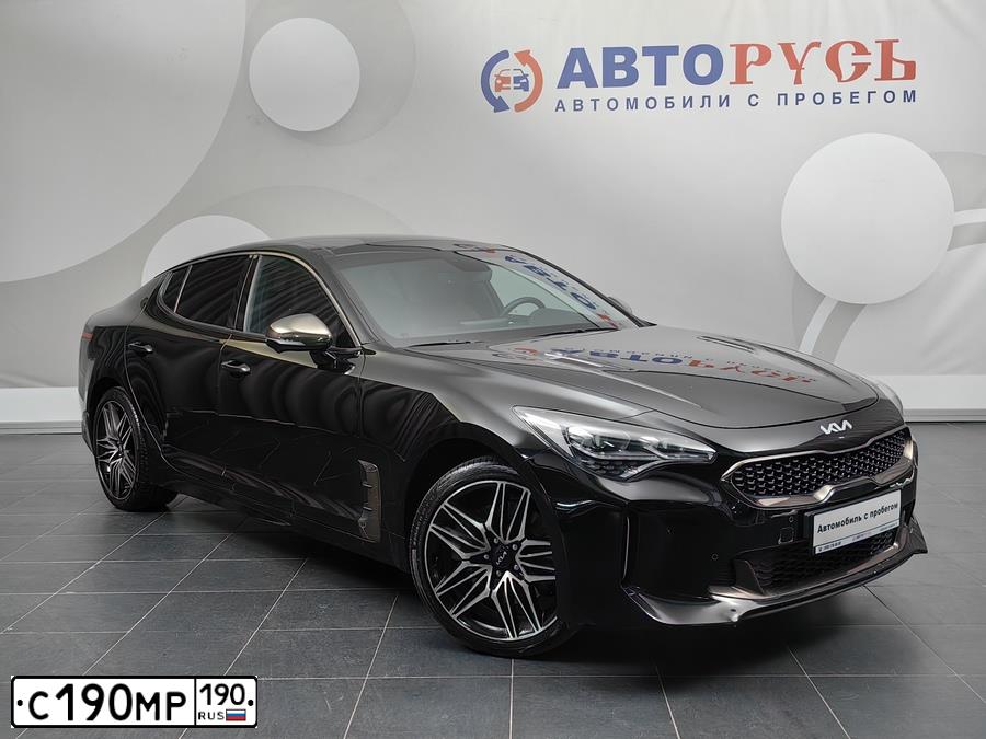 Фото автомобиля KIA STINGER, 2023 — госномер Е659РВ147. Цвет: ЧЕРНЫЙ