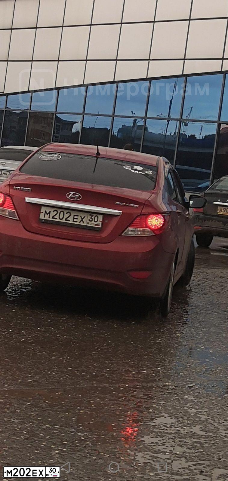 Фото автомобиля LADA 2170 PRIORA, 2009 — госномер Р695МВ30. Цвет: БЕЛЫЙ