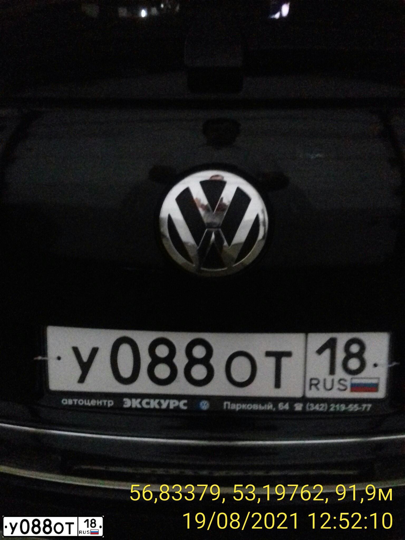 Фото автомобиля VOLKSWAGEN TOUAREG, 2009 — госномер У088ОТ18. Цвет: ЧЕРНЫЙ