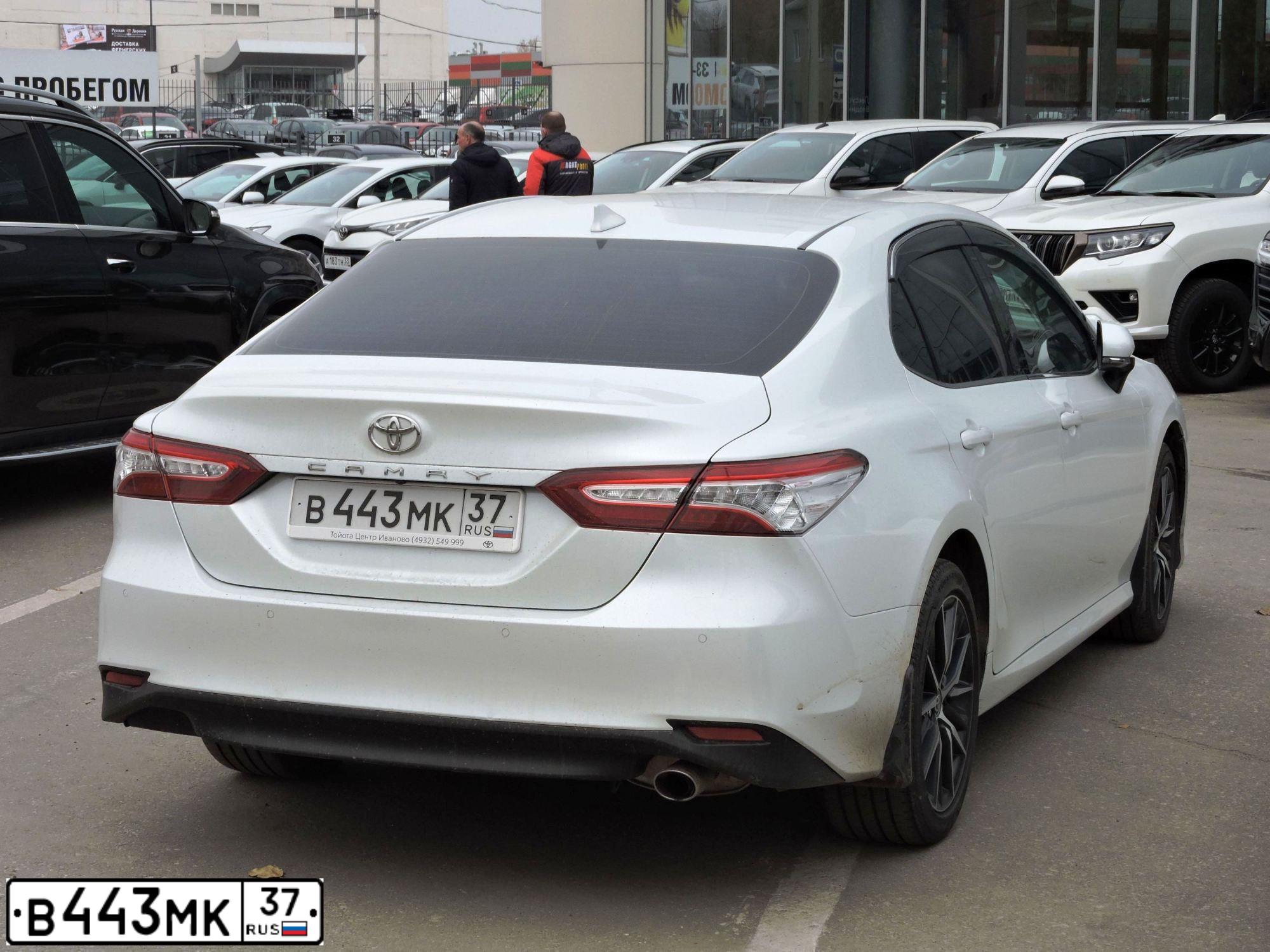 Фото автомобиля TOYOTA CAMRY АХVА70L RЕZNВХ, 2021 — госномер М881ХЕ33. Цвет: БЕЛЫЙ ПЕРЛАМУТР