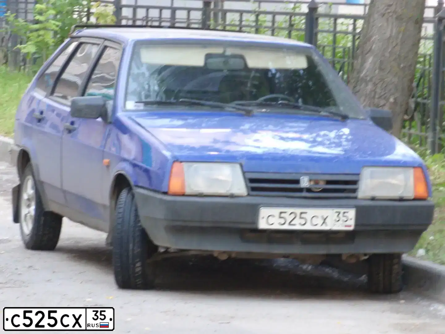 Фото автомобиля LADA 2109 SAMARA, 2000 — госномер С525СХ35. Цвет: ТЕМНО-ГОЛУБОЙ