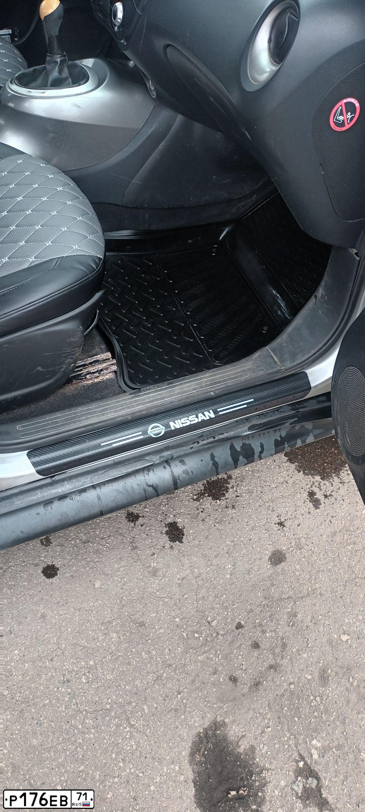 Фото автомобиля NISSAN JUKE, 2012 — госномер Р176ЕВ71. Цвет: СЕРЕБРИСТЫЙ
