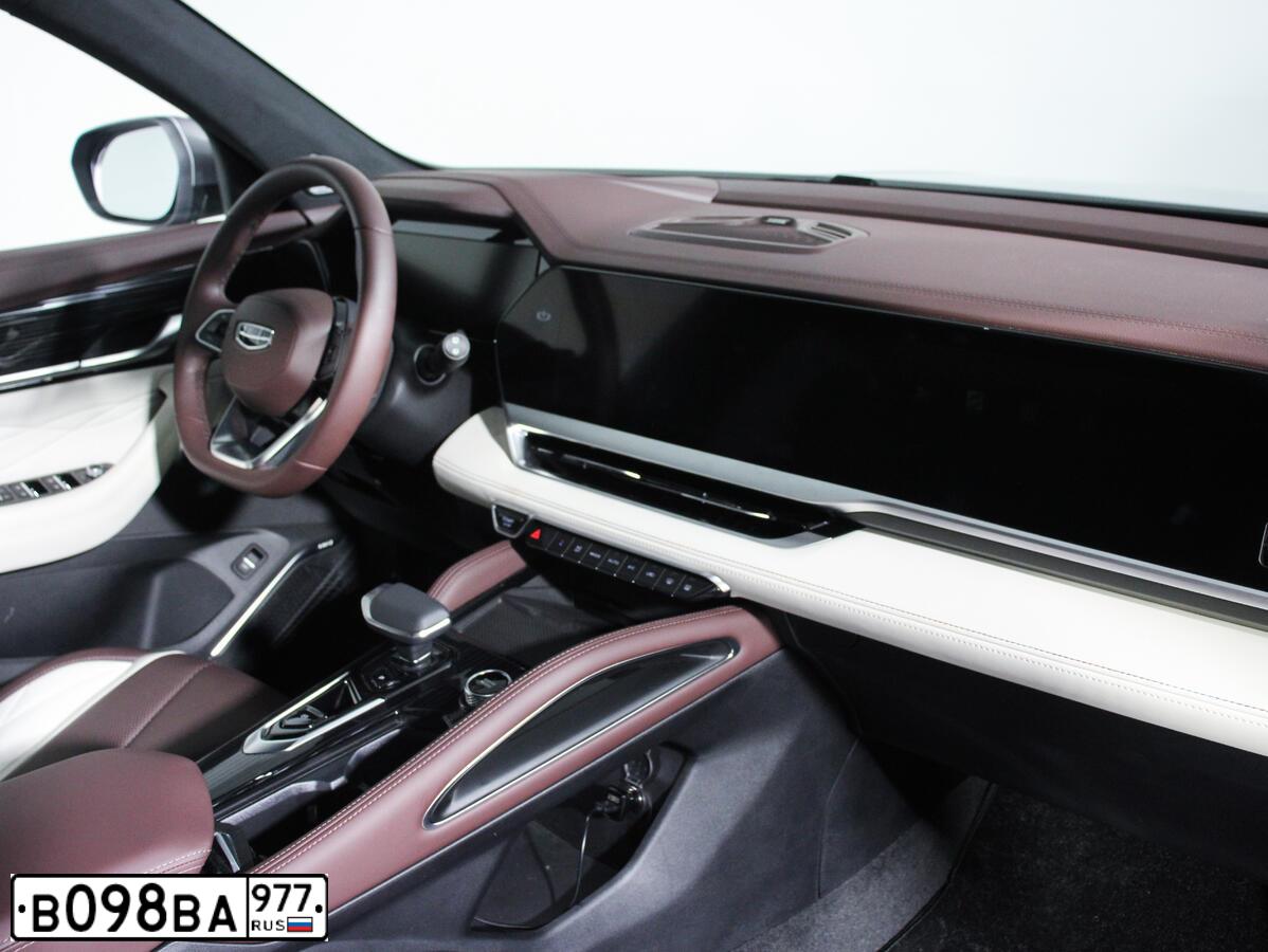 Фото автомобиля GEELY MONJARO, 2022 — госномер Т939КЕ977. Цвет: СЕРЫЙ