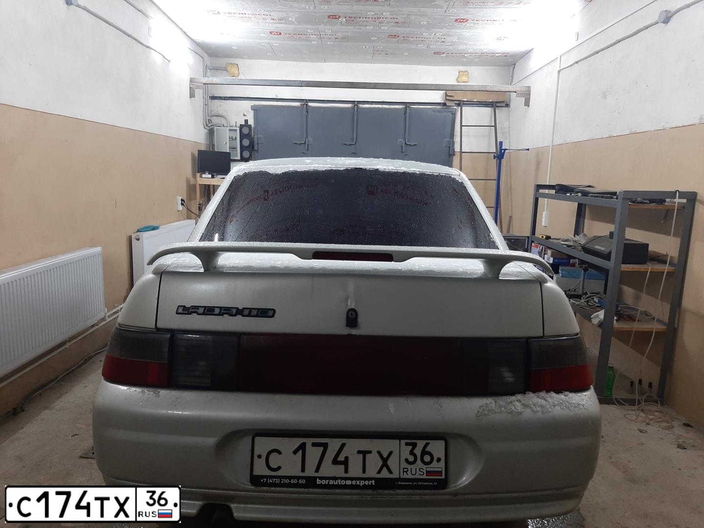 Фото автомобиля LADA 2110, 2004 — госномер С174ТХ36. Цвет: МОЛОЧНО-БЕЛЫЙ СЕРЕБРИСТЫЙ