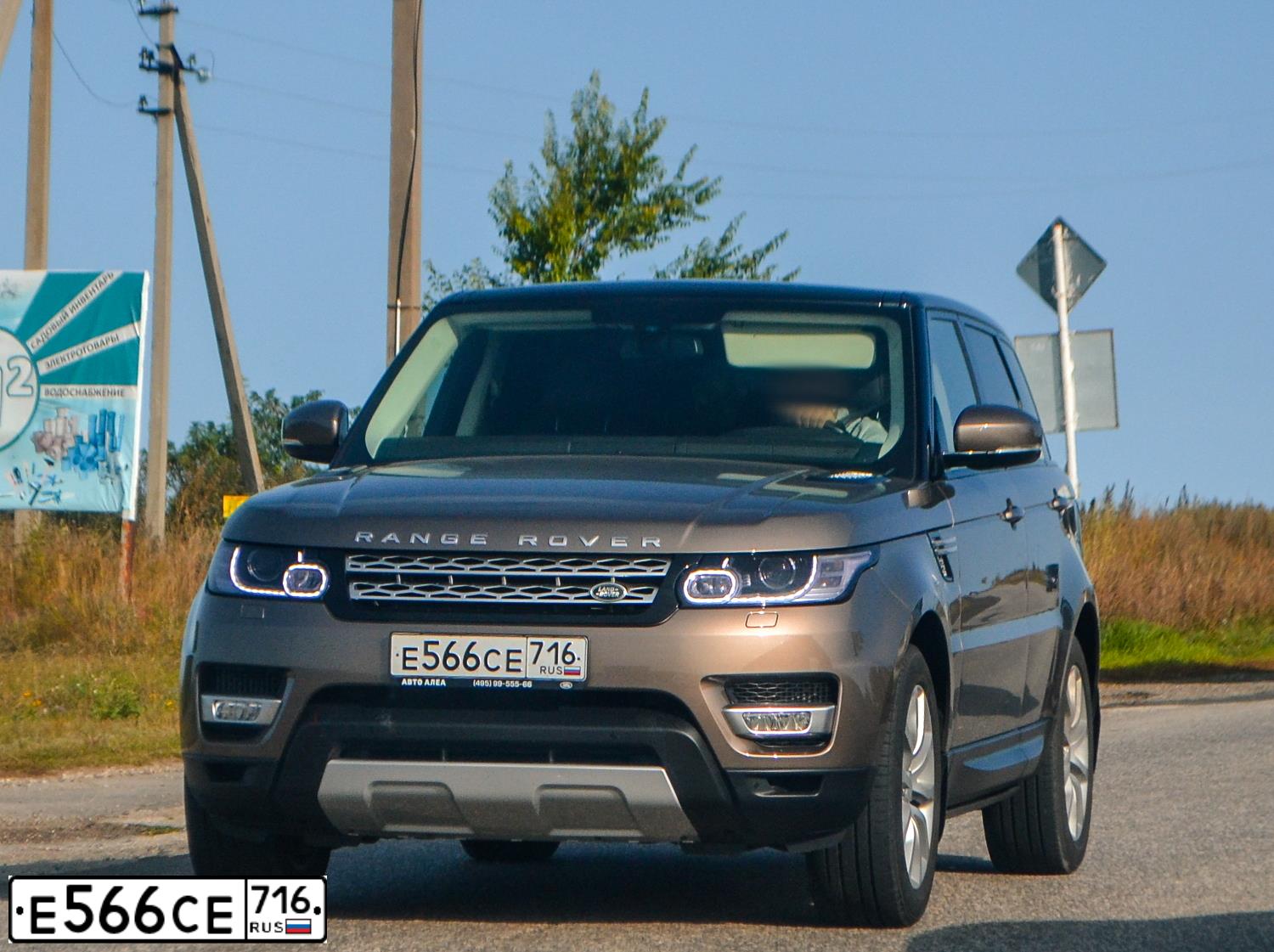 Фото автомобиля LANDROVER RANGE ROVER SPORT, 2015 — госномер Е566СЕ716. Цвет: СЕРО-КОРИЧНЕВЫЙ
