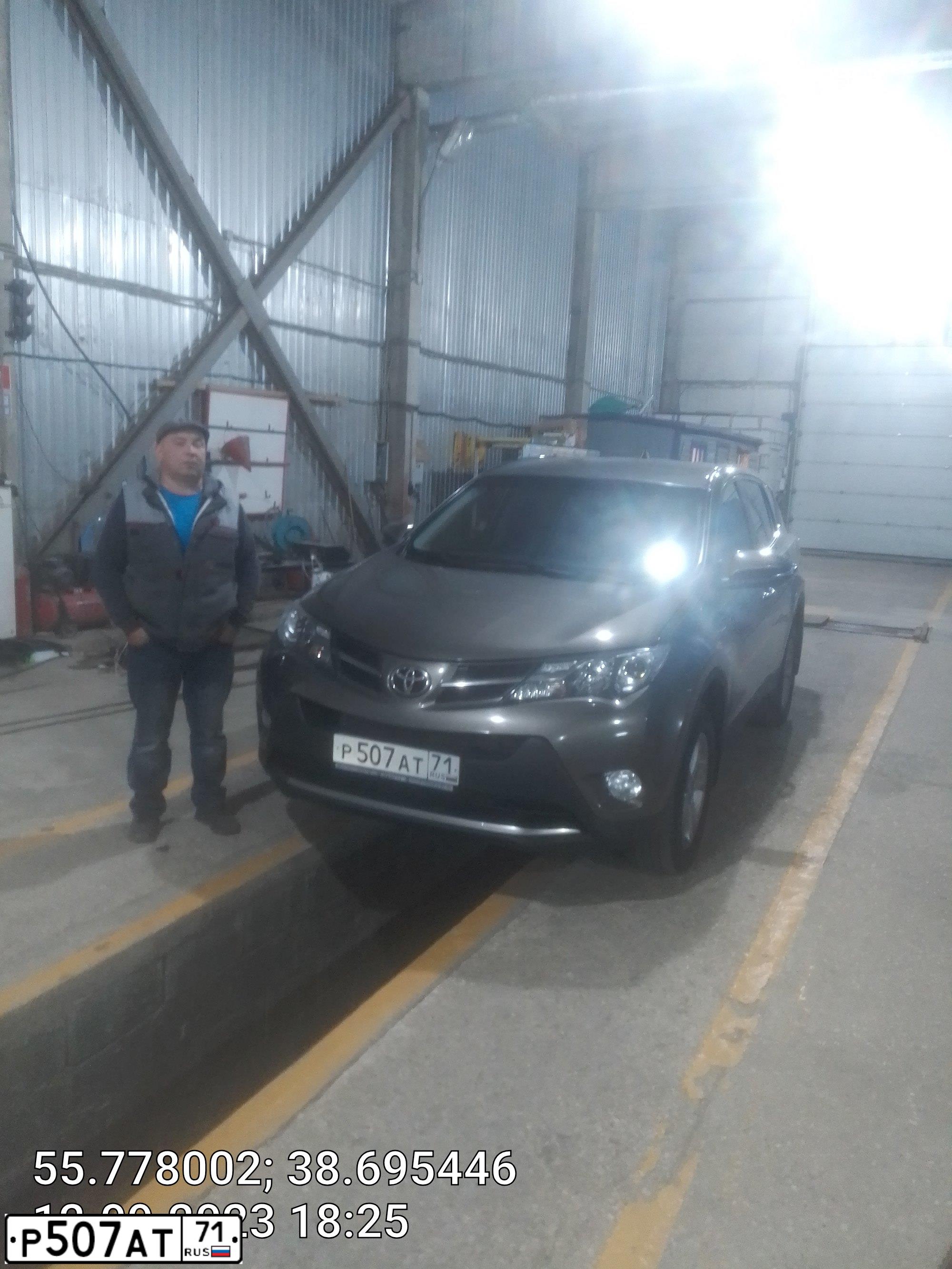 Фото автомобиля TOYOTA RAV4, 2013 — госномер Р860УТ33