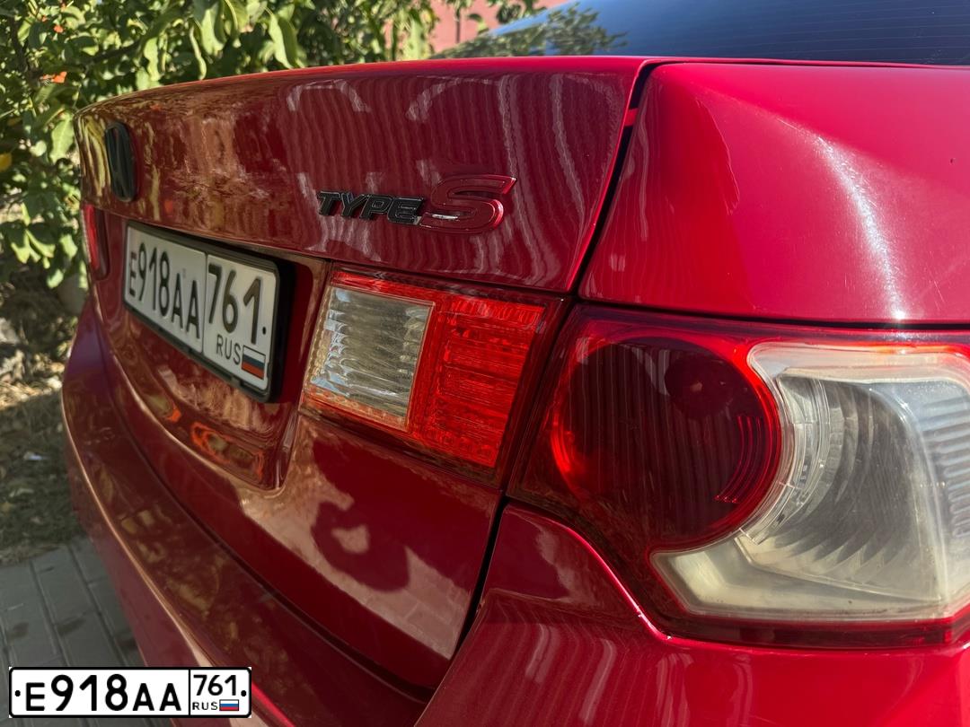 Фото автомобиля HONDA ACCORD, 2008 — госномер Е918АА761. Цвет: Красный