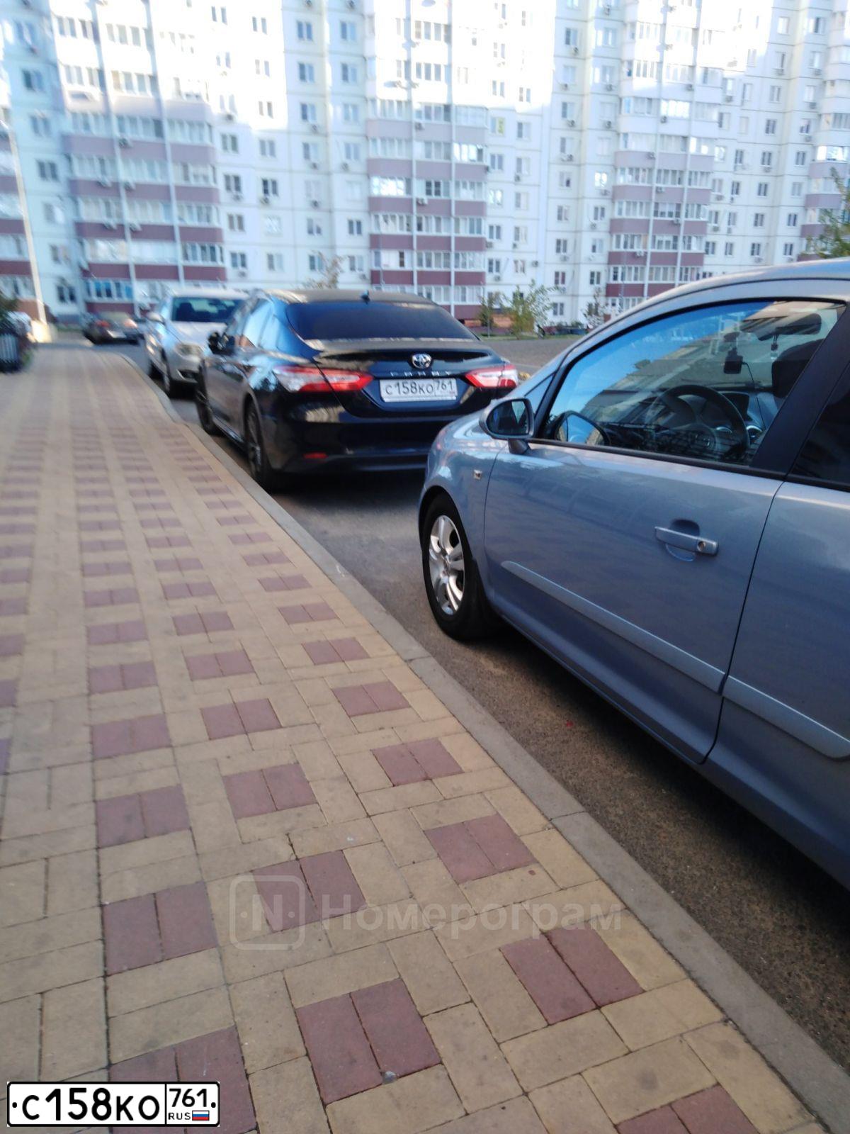 Фото автомобиля TOYOTA CAMRY, 2018 — госномер С009НМ161. Цвет: ЧЕРНЫЙ МЕТАЛЛИК
