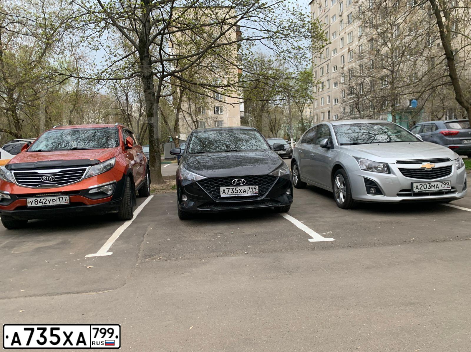 Фото автомобиля HYUNDAI SOLARIS, 2020 — госномер А735ХА799. Цвет: ЧЕРНЫЙ