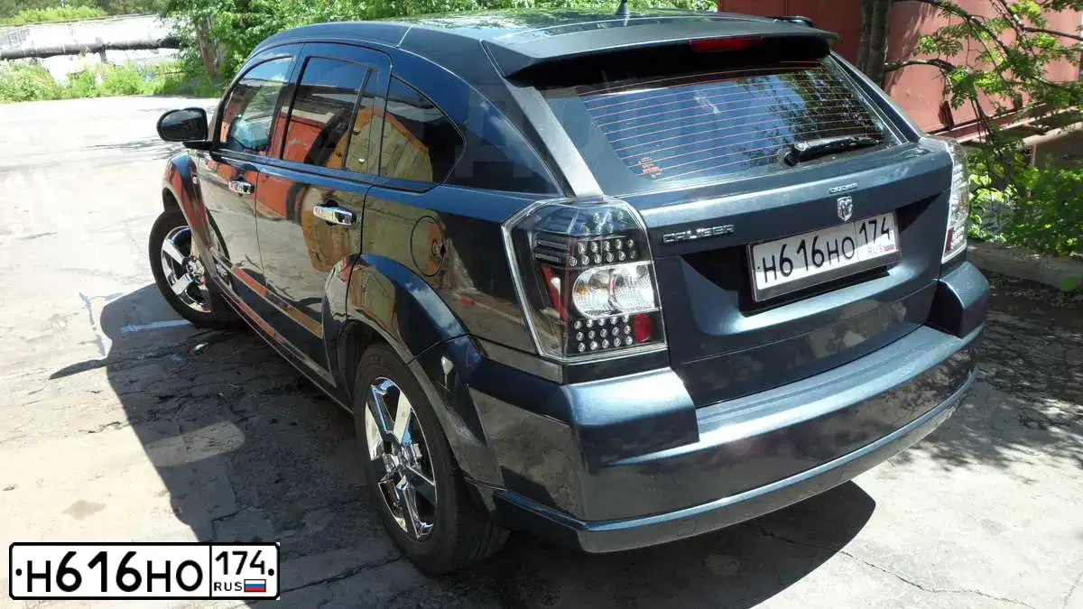 Фото автомобиля DODGE CALIBER, 2008 — госномер Р800ЕН186. Цвет: СЕРО-СИНИЙ