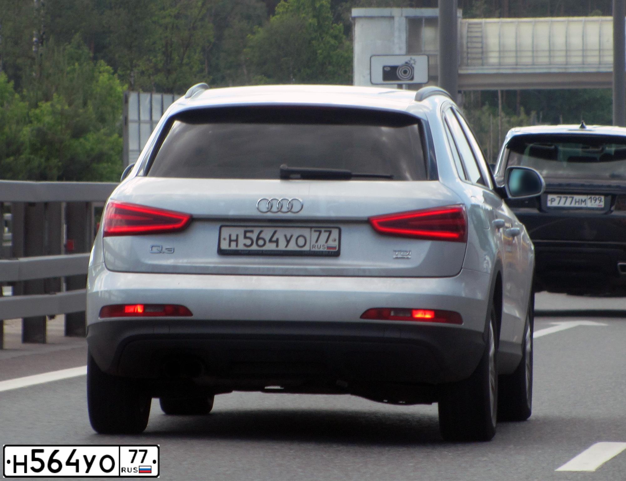 Фото автомобиля AUDI Q3, 2012 — госномер Н564УО77. Цвет: Серый