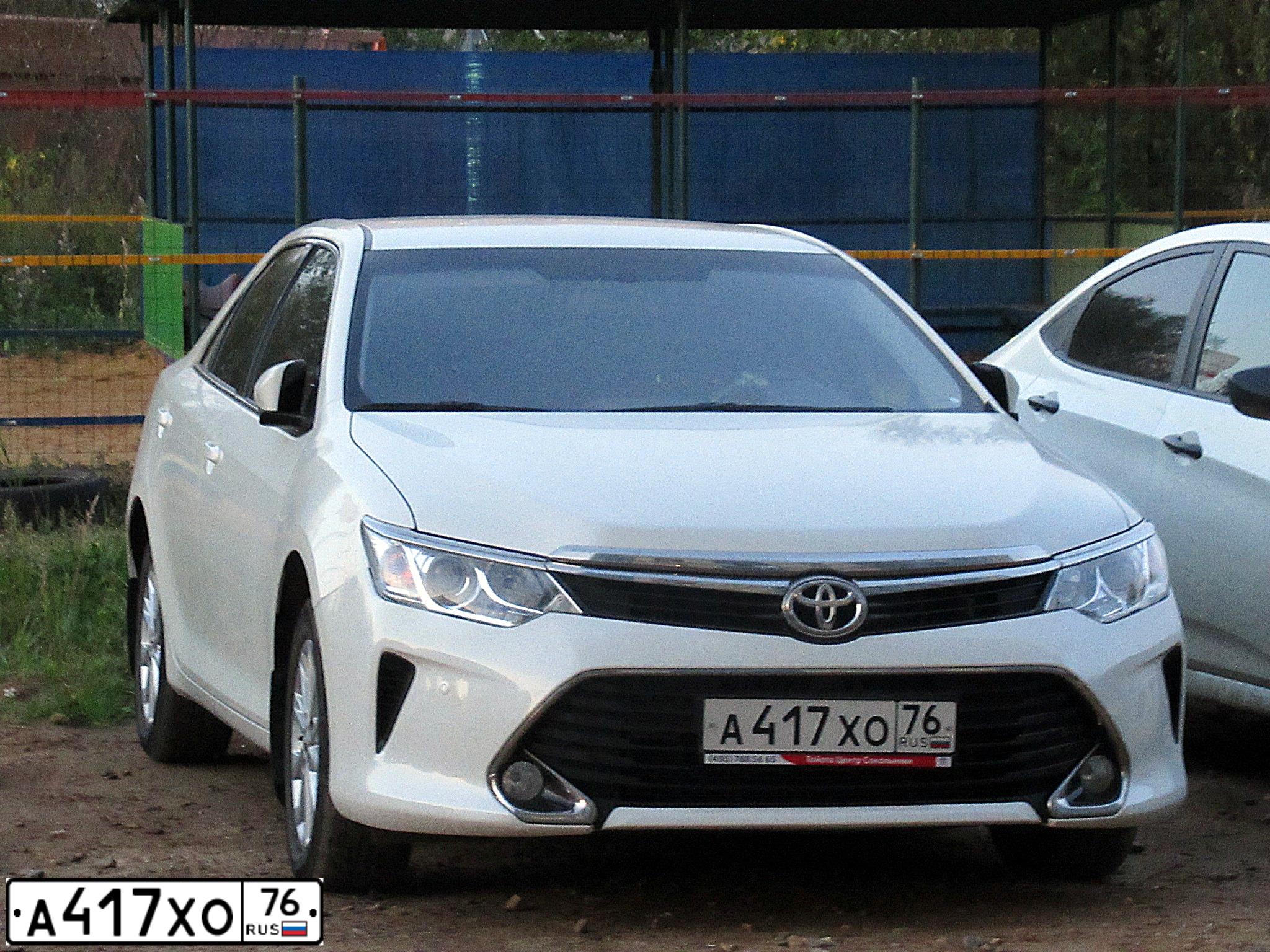 Фото автомобиля TOYOTA CAMRY, 2016 — госномер А417ХО76. Цвет: Белый