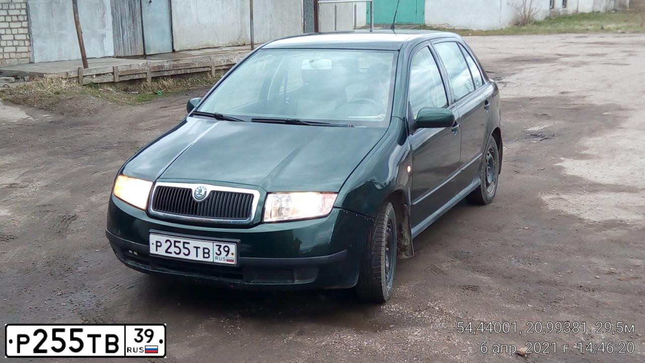 Фото автомобиля SKODA FABIA, 2004 — госномер Р255ТВ39. Цвет: ТЕМНО-ЗЕЛЕНЫЙ