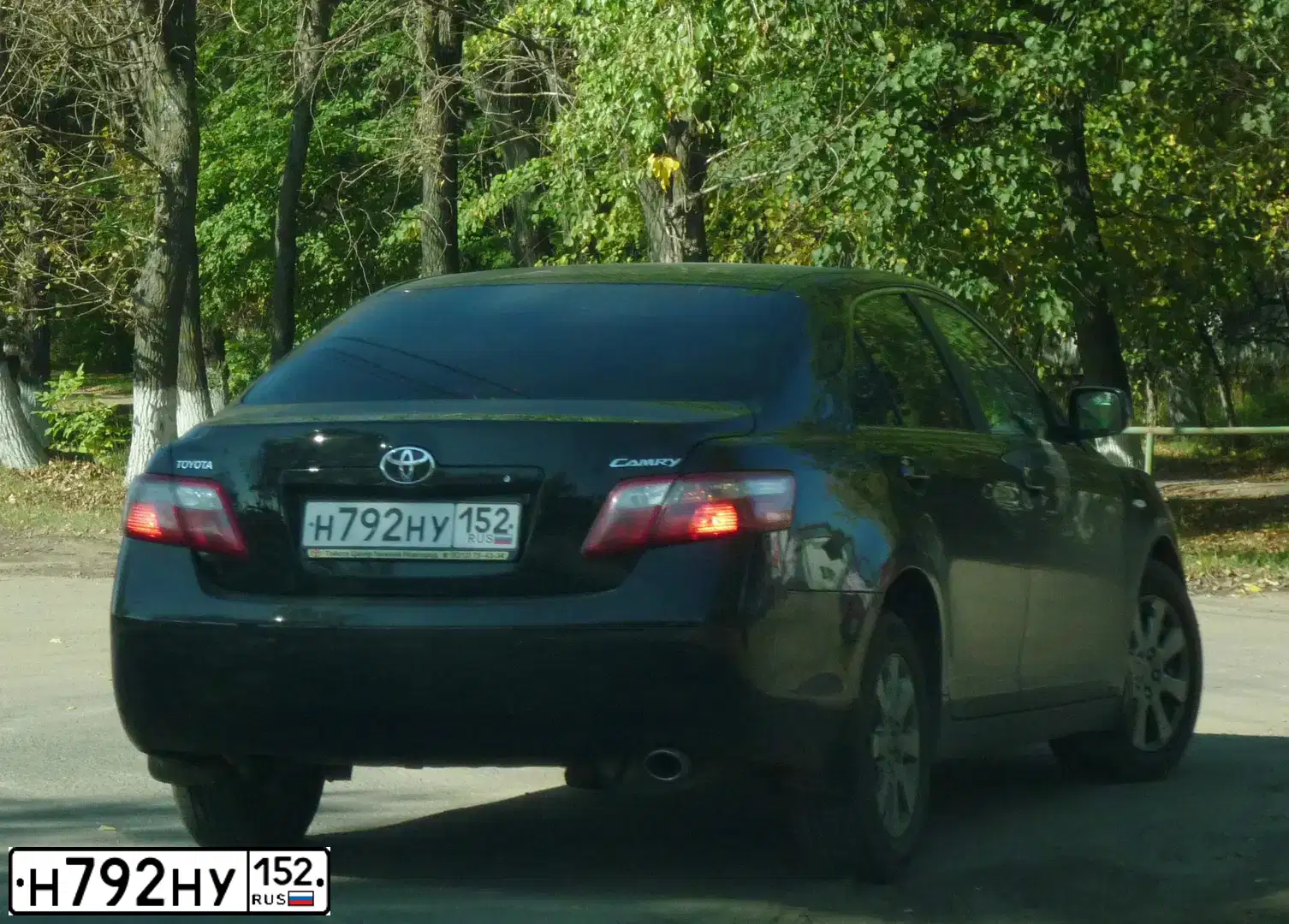 Фото автомобиля TOYOTA CAMRY, 2006 — госномер Е394ТР76. Цвет: ЧЕРНЫЙ